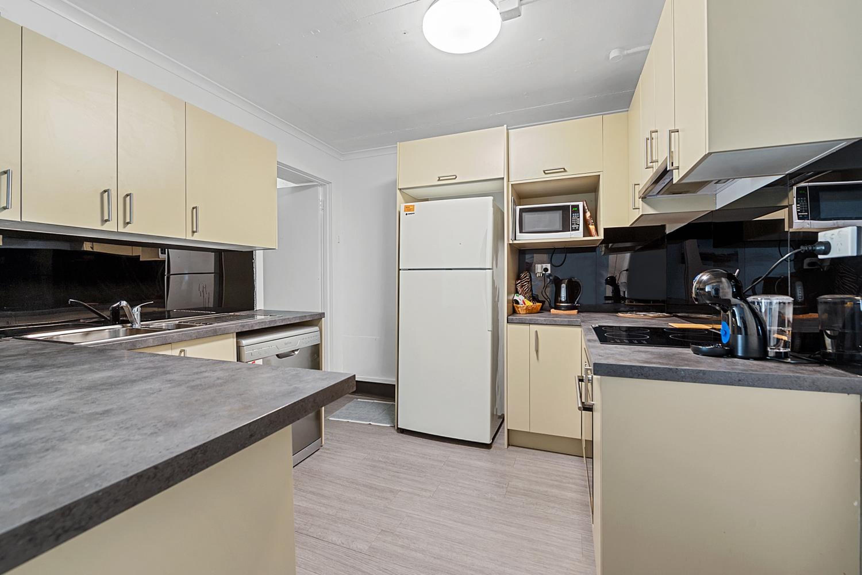 One-Bedroom Apartment - Photo 3
