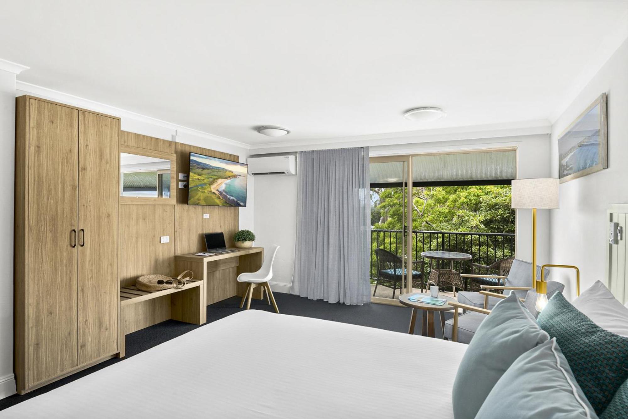 Deluxe King Room - Second Floor - Photo 7