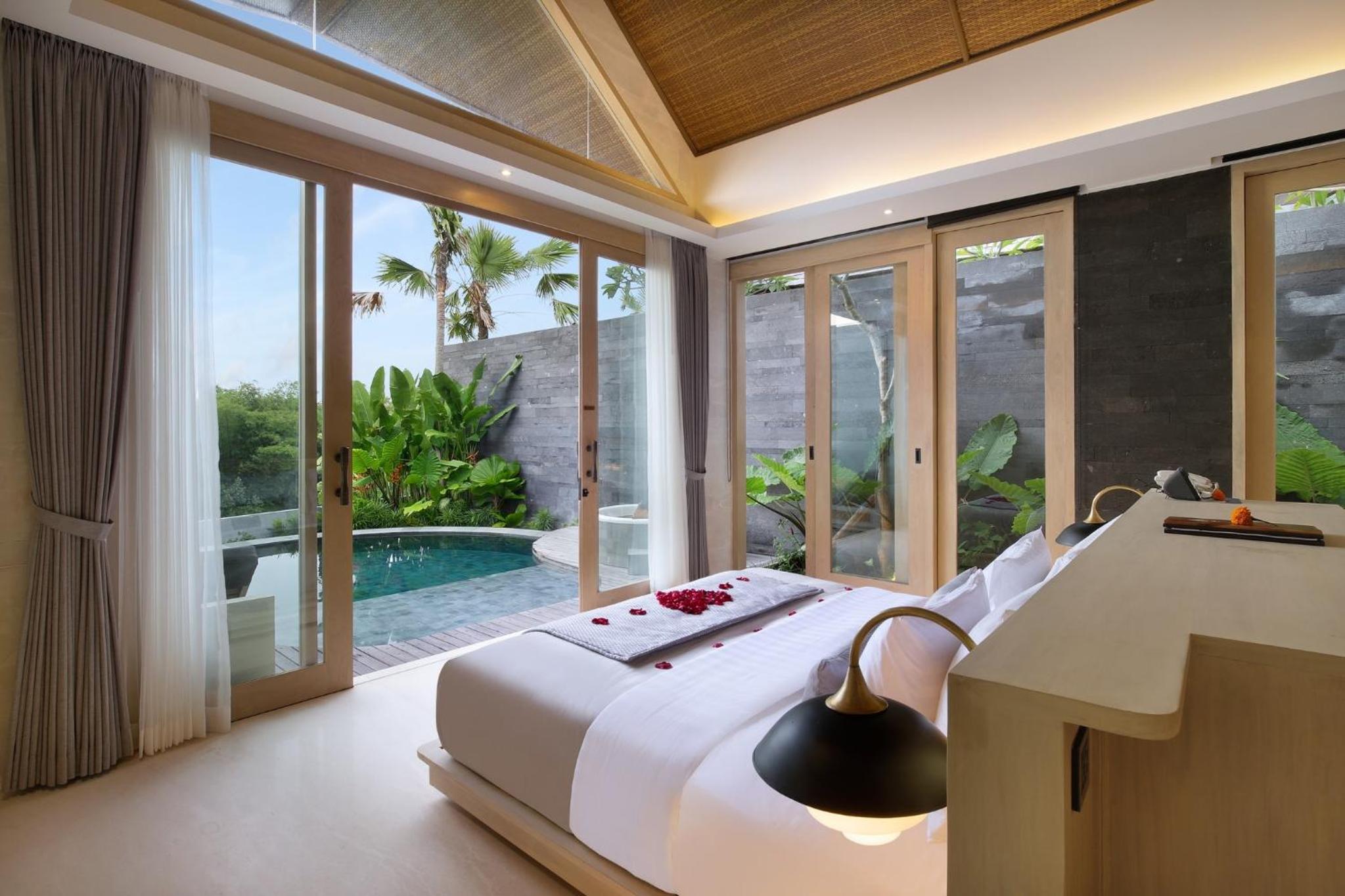 Royal Smart One-Bedroom with Private Pool and Jacuzzi - Photo 1