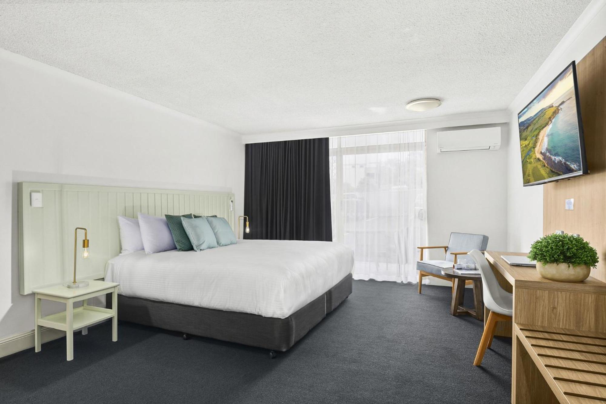 King Room with Patio - Photo 3