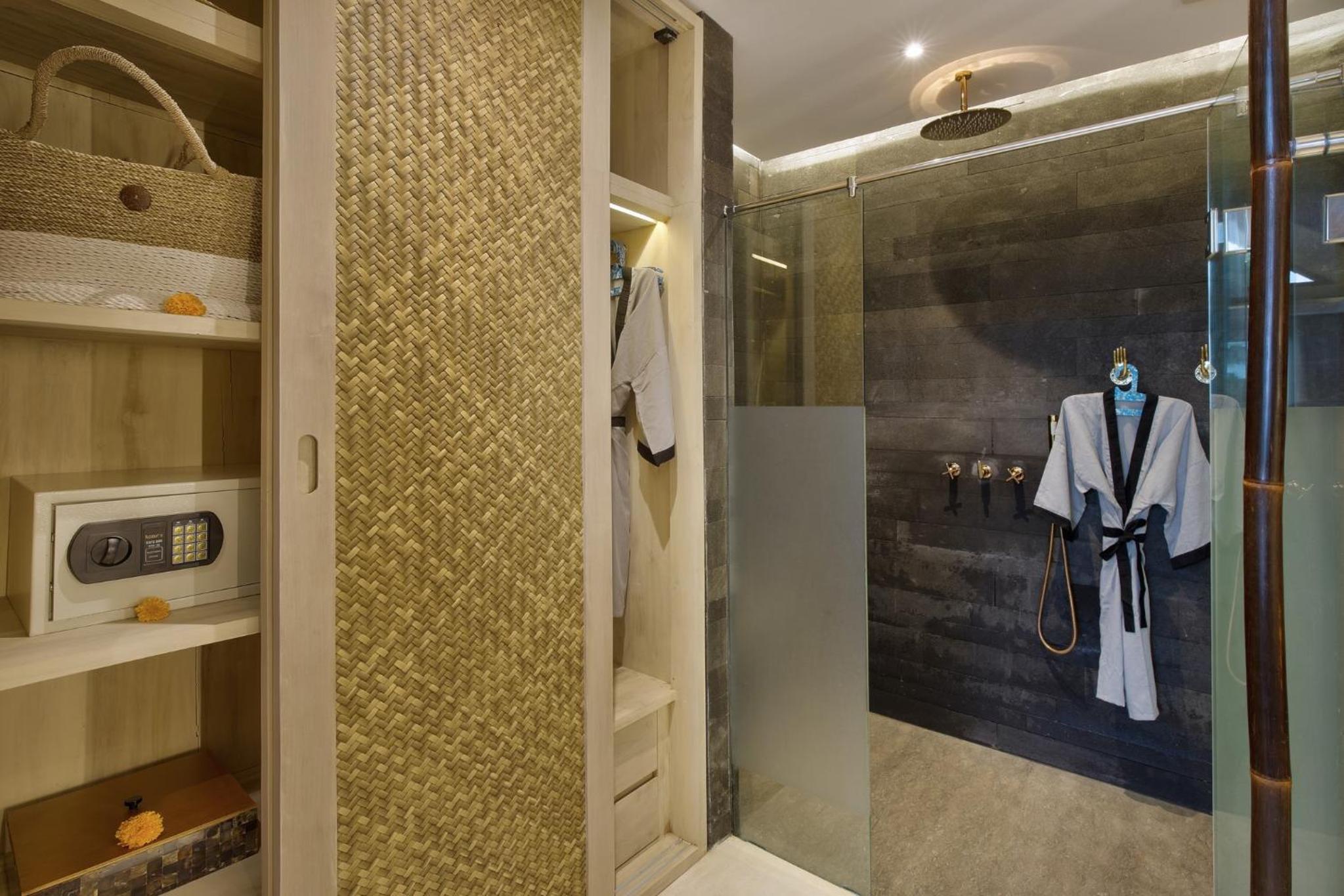 Royal Smart One-Bedroom with Private Pool and Jacuzzi - Photo 4