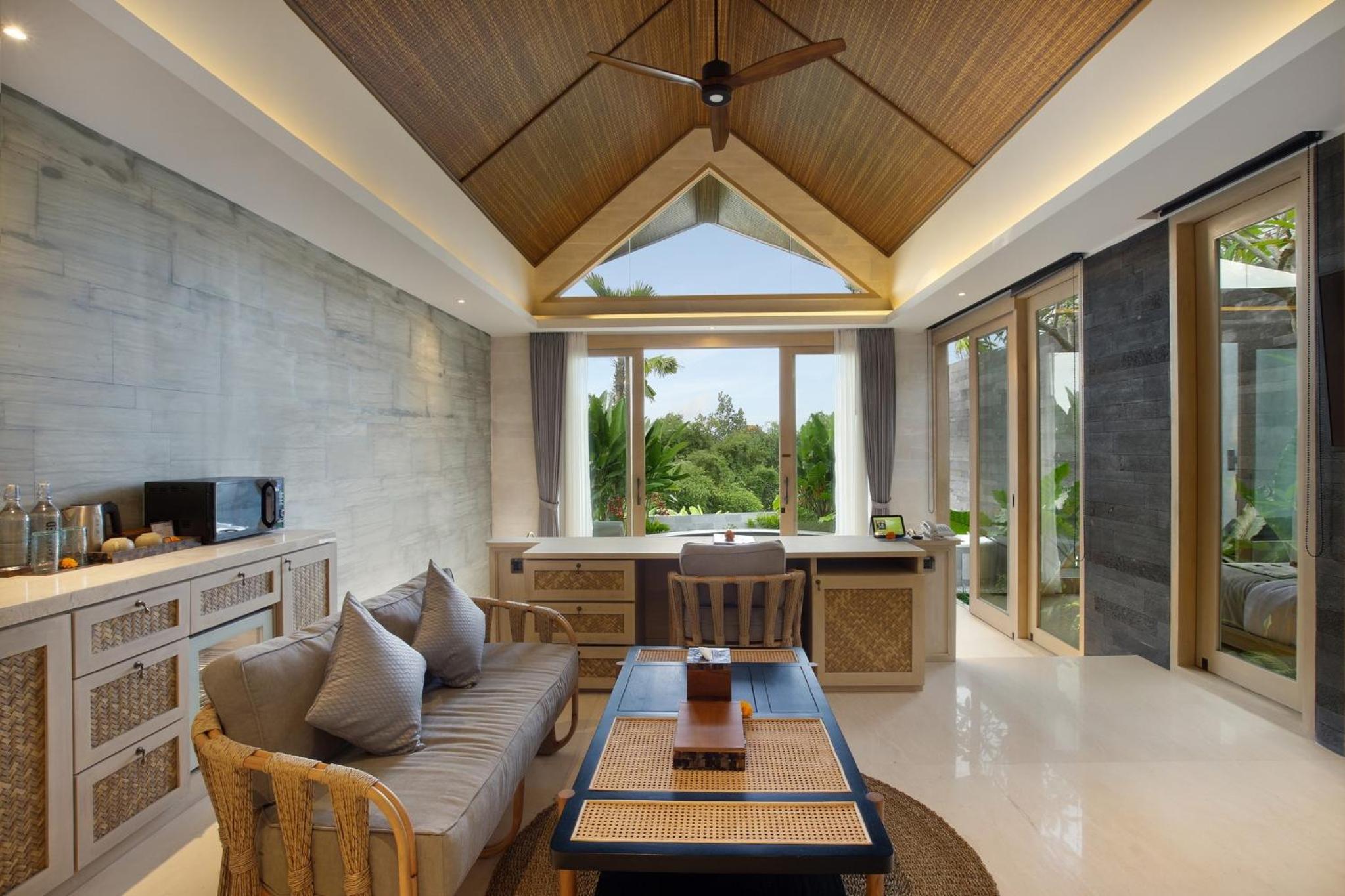 Royal Smart One-Bedroom with Private Pool and Jacuzzi - Photo 3