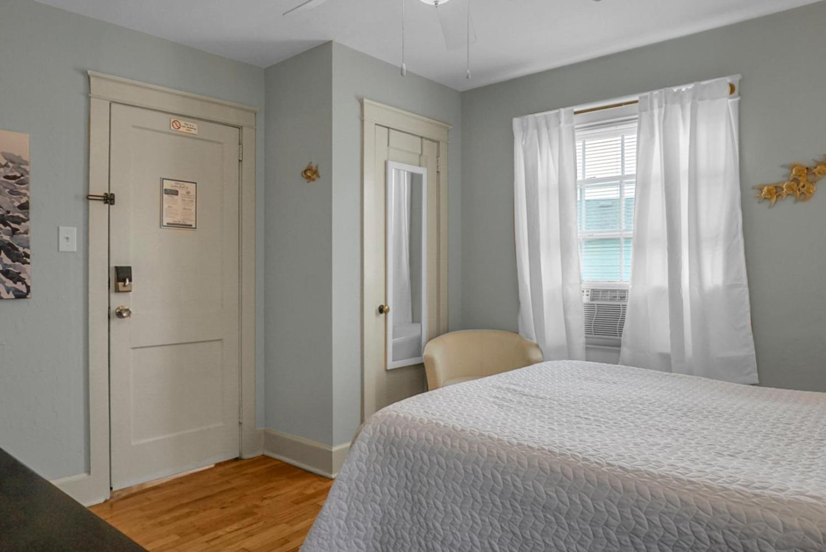 Queen Room with Patio