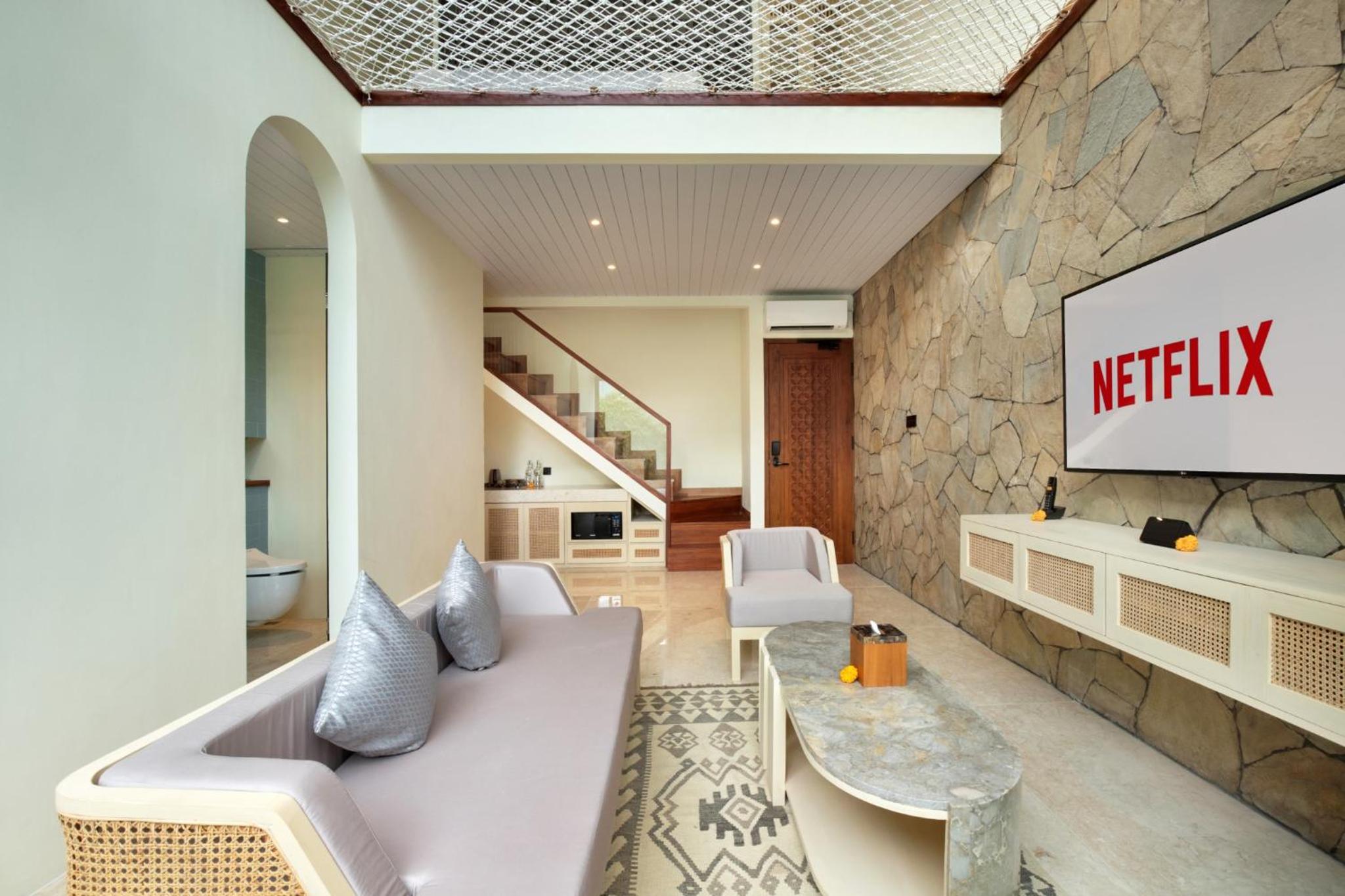 Smart Loft One Bedroom Villa with Private Pool and Jacuzzi - Photo 9