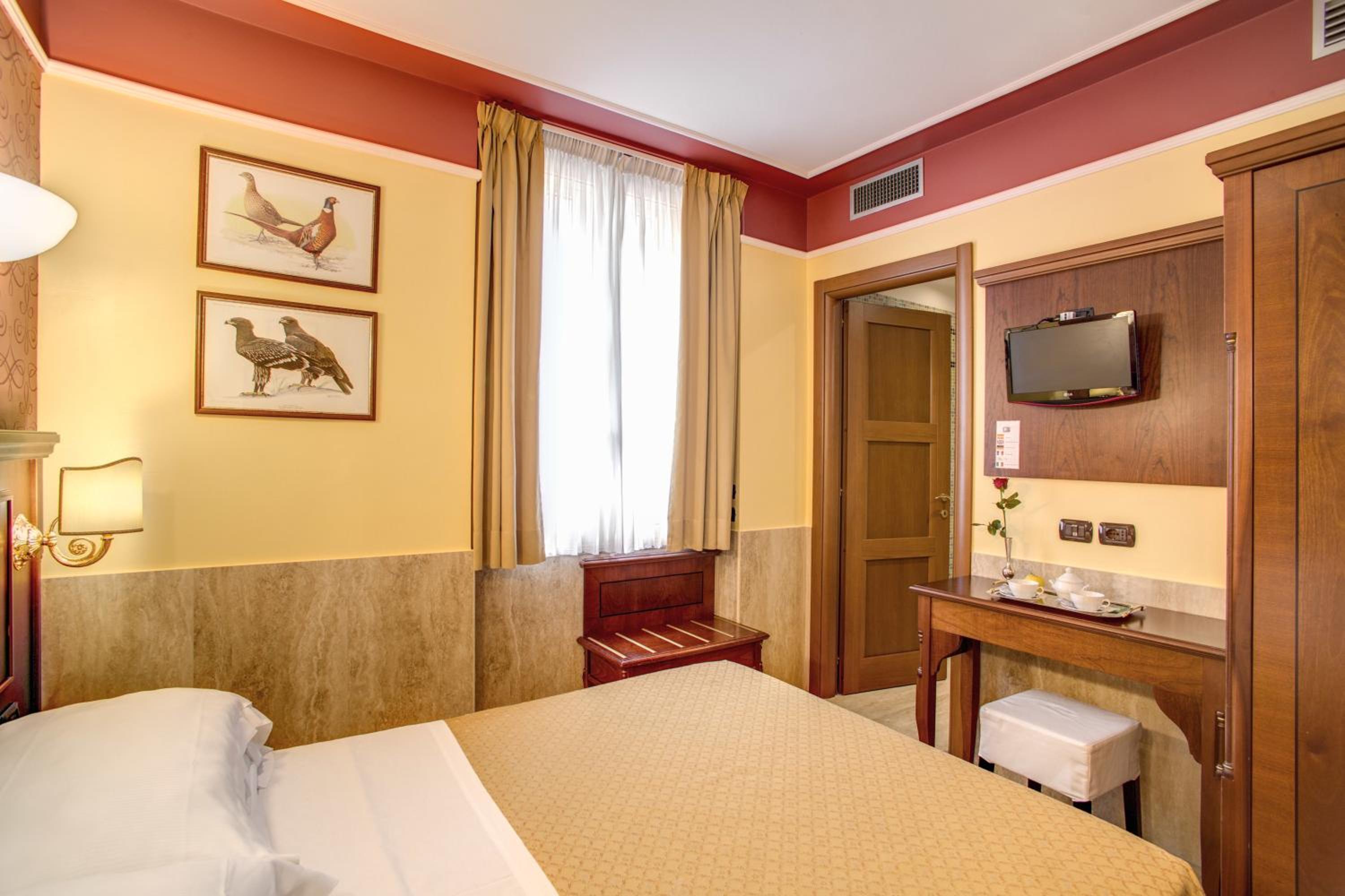 Small Double Room photo 1