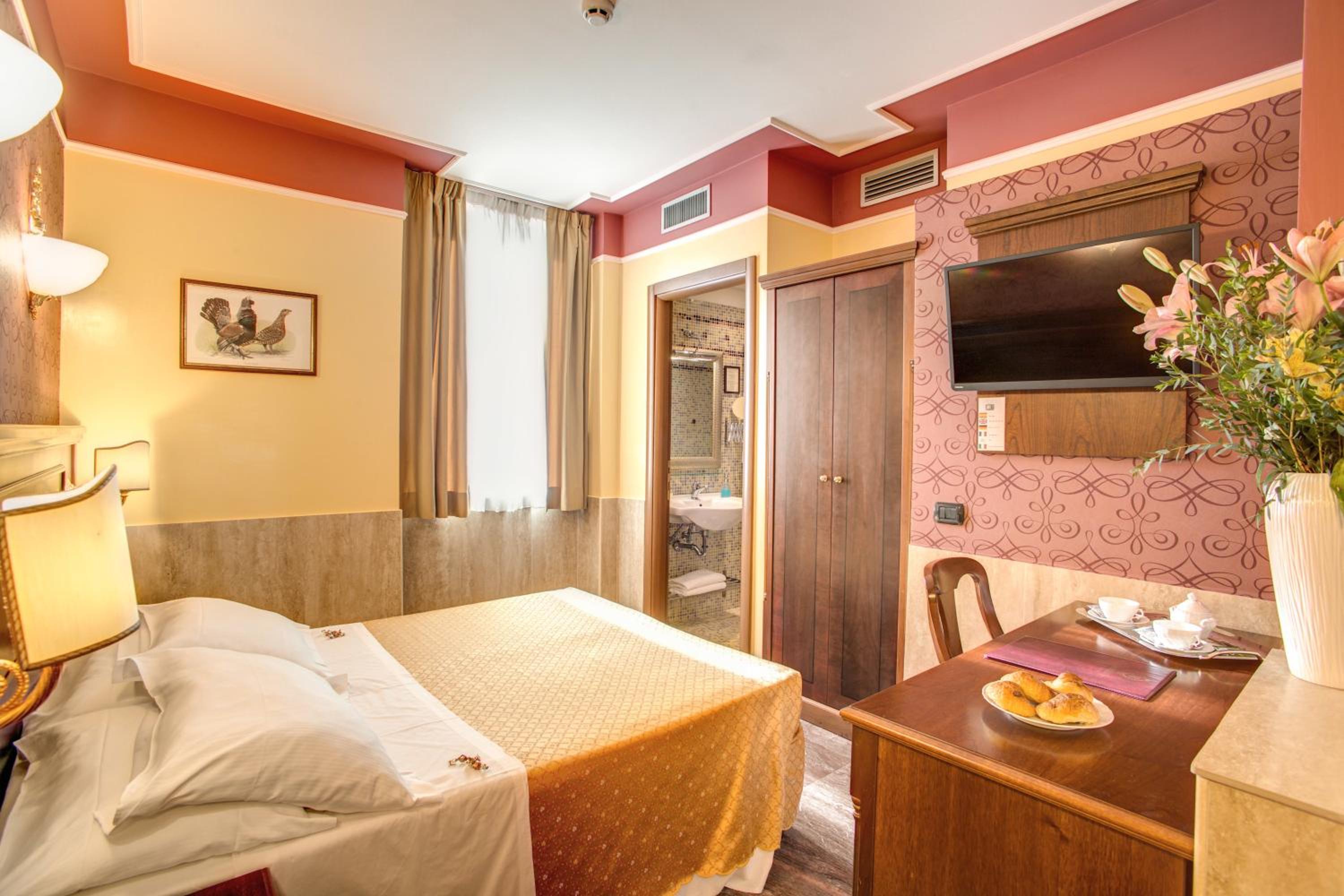 Small Double Room photo 3