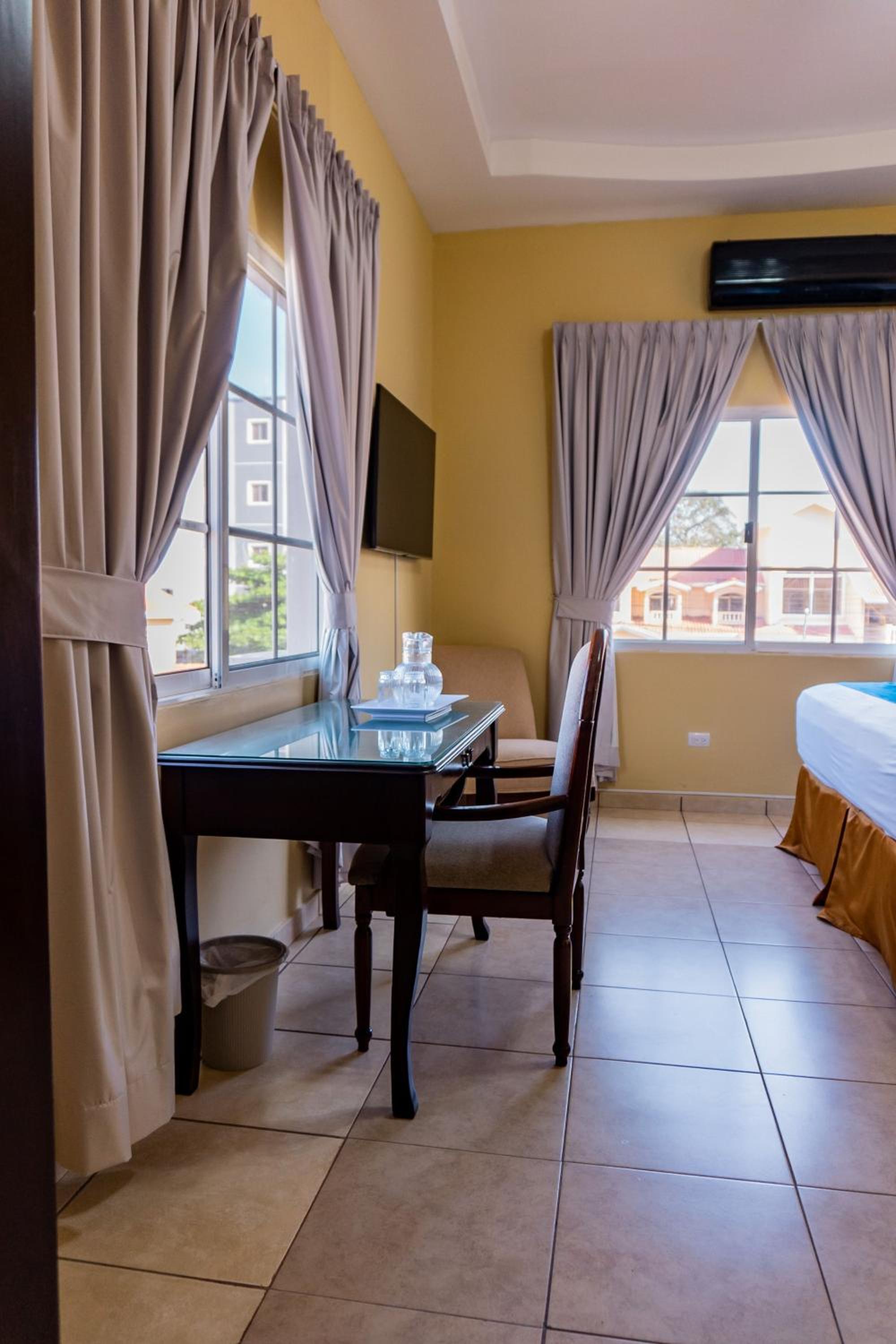 Deluxe King Room photo 3