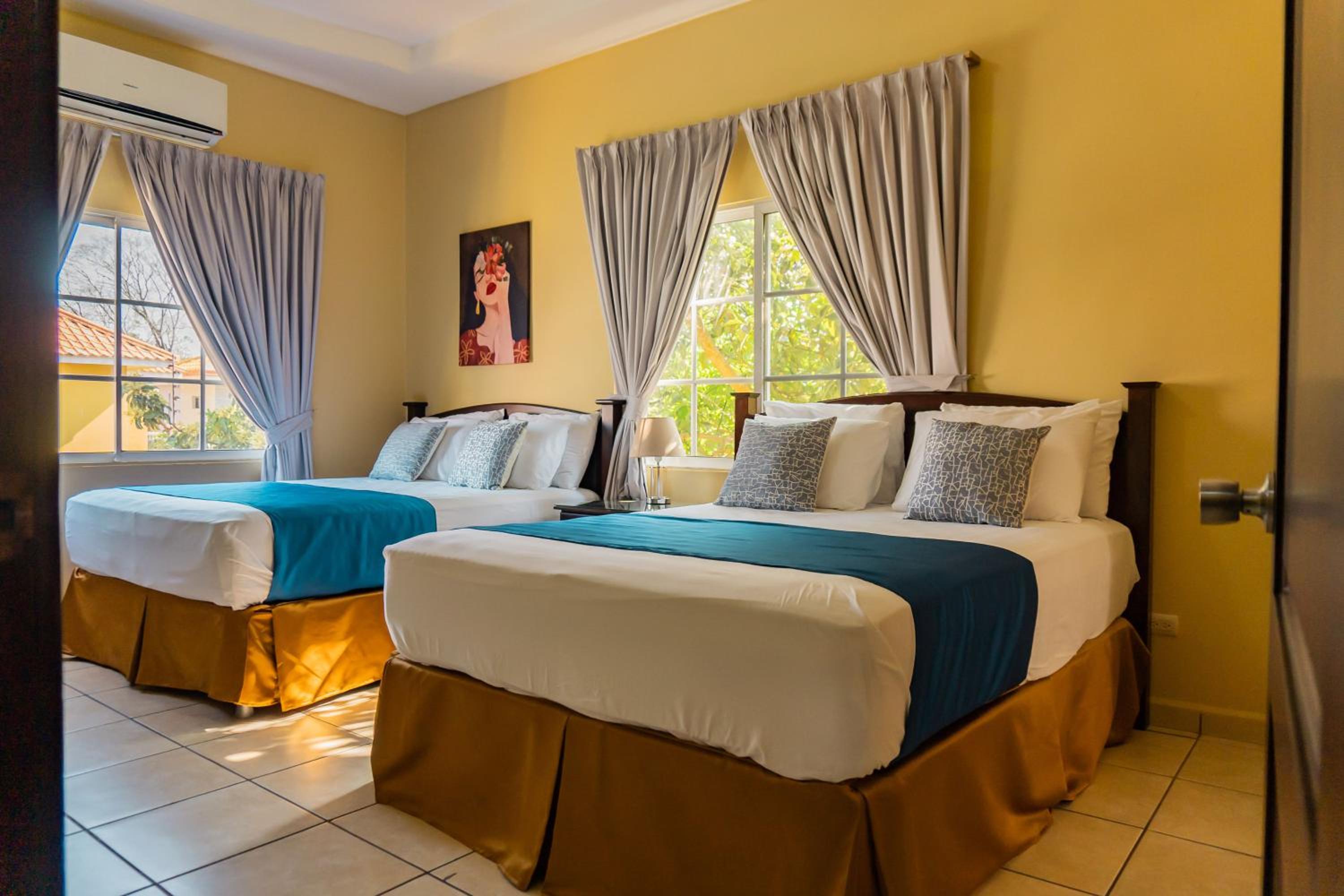 Deluxe Double Room (2 Adults + 1 Child) photo 2
