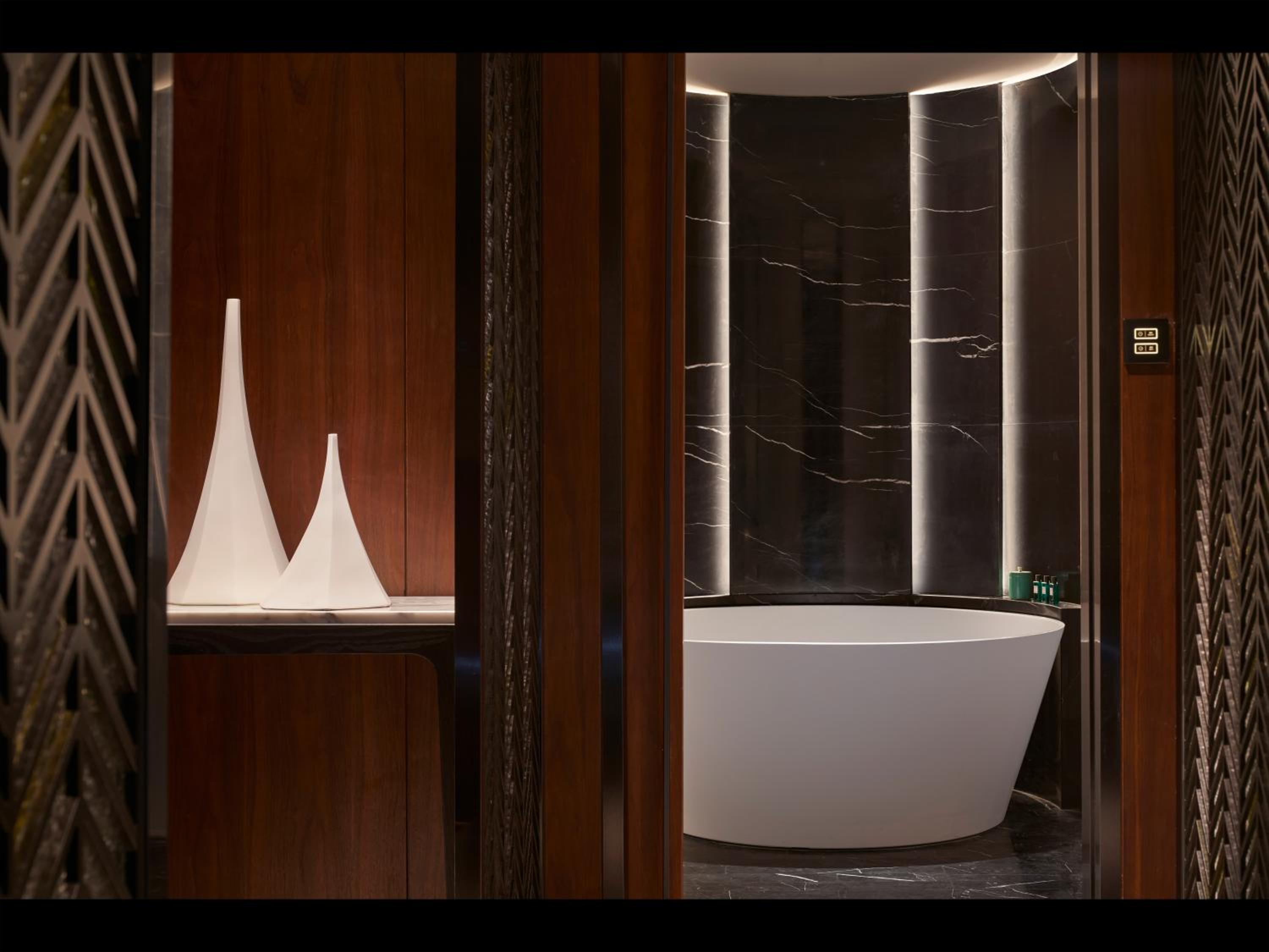 King Suite - Photo 2