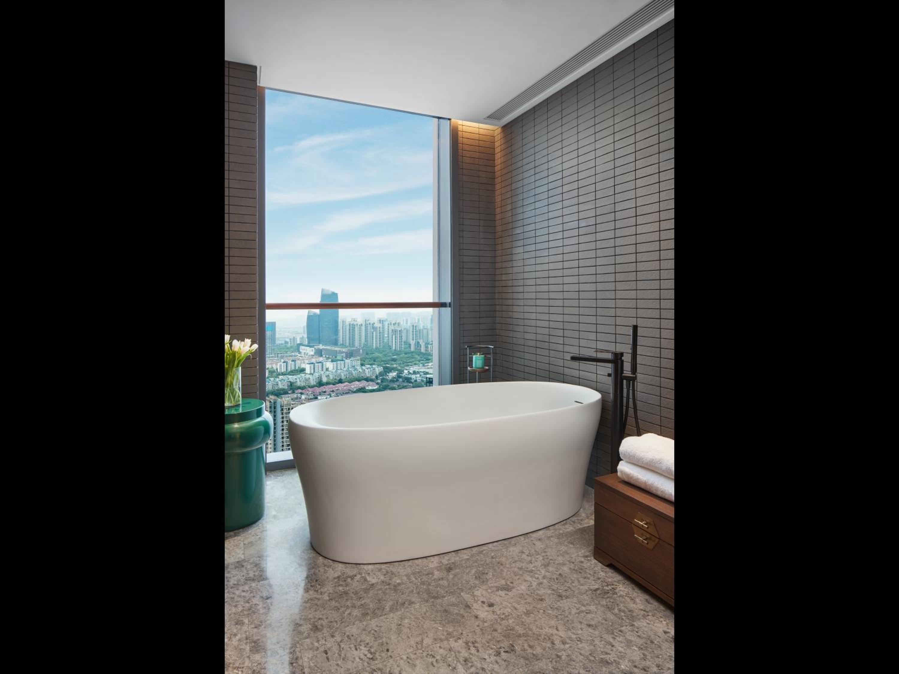 One-Bedroom Suite - Photo 4