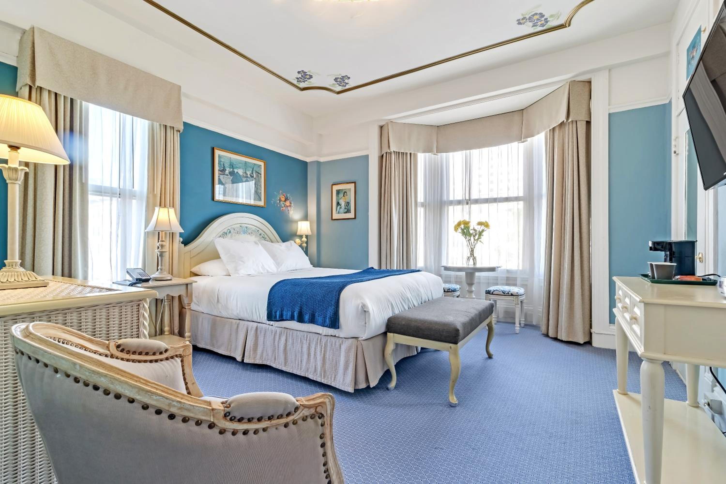 Deluxe King Room - Photo 1