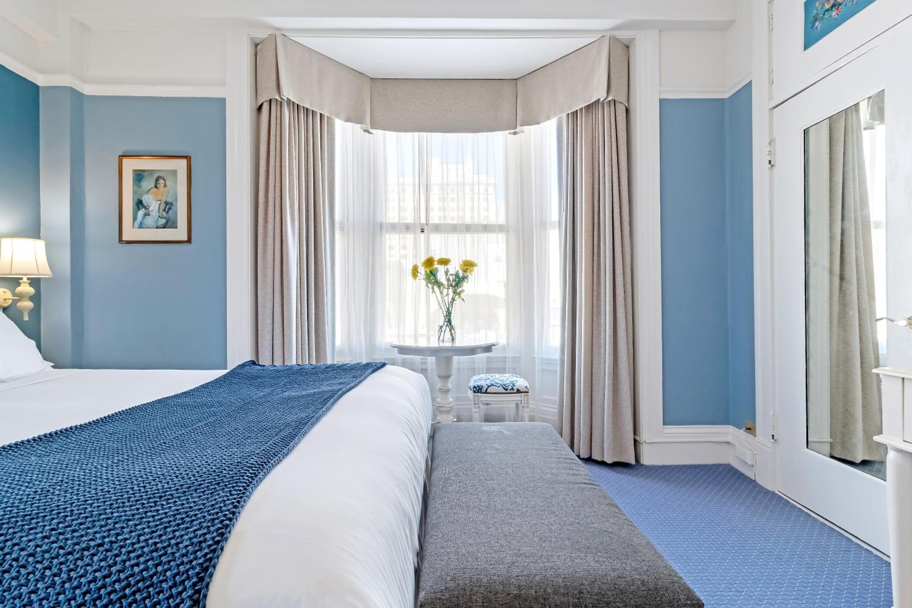 Deluxe King Room - Photo 6