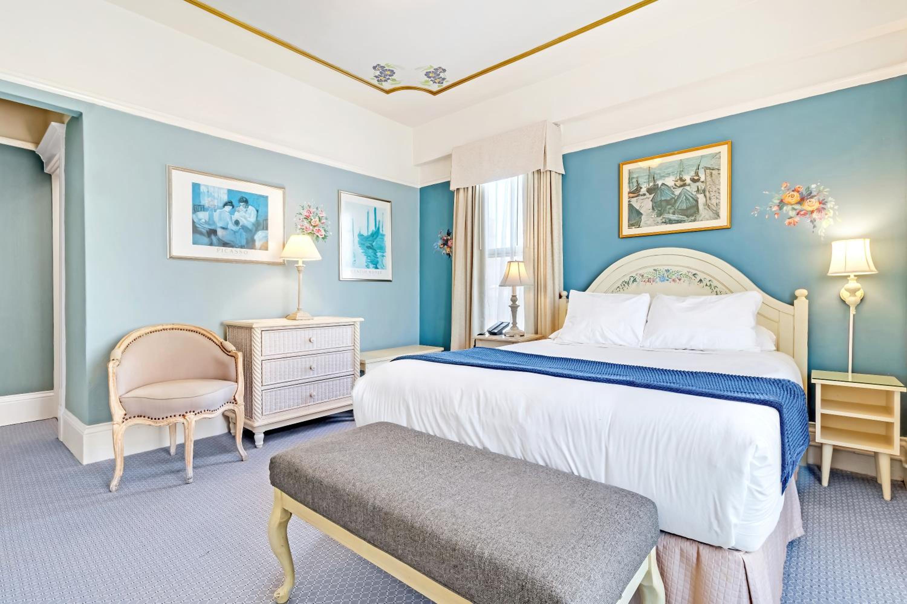 Deluxe King Room - Photo 4