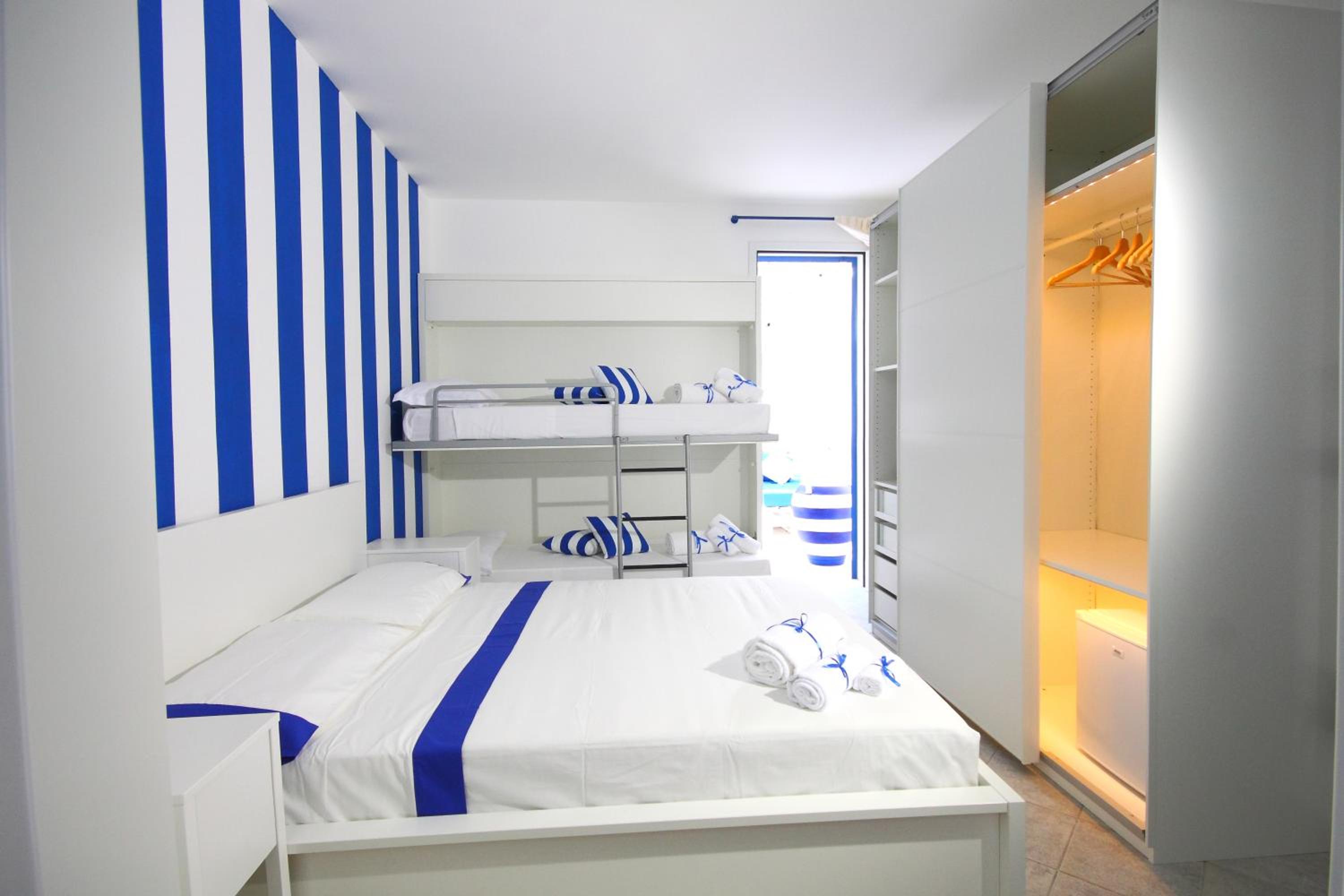 Quadruple Room With Private Bathroom photo 2