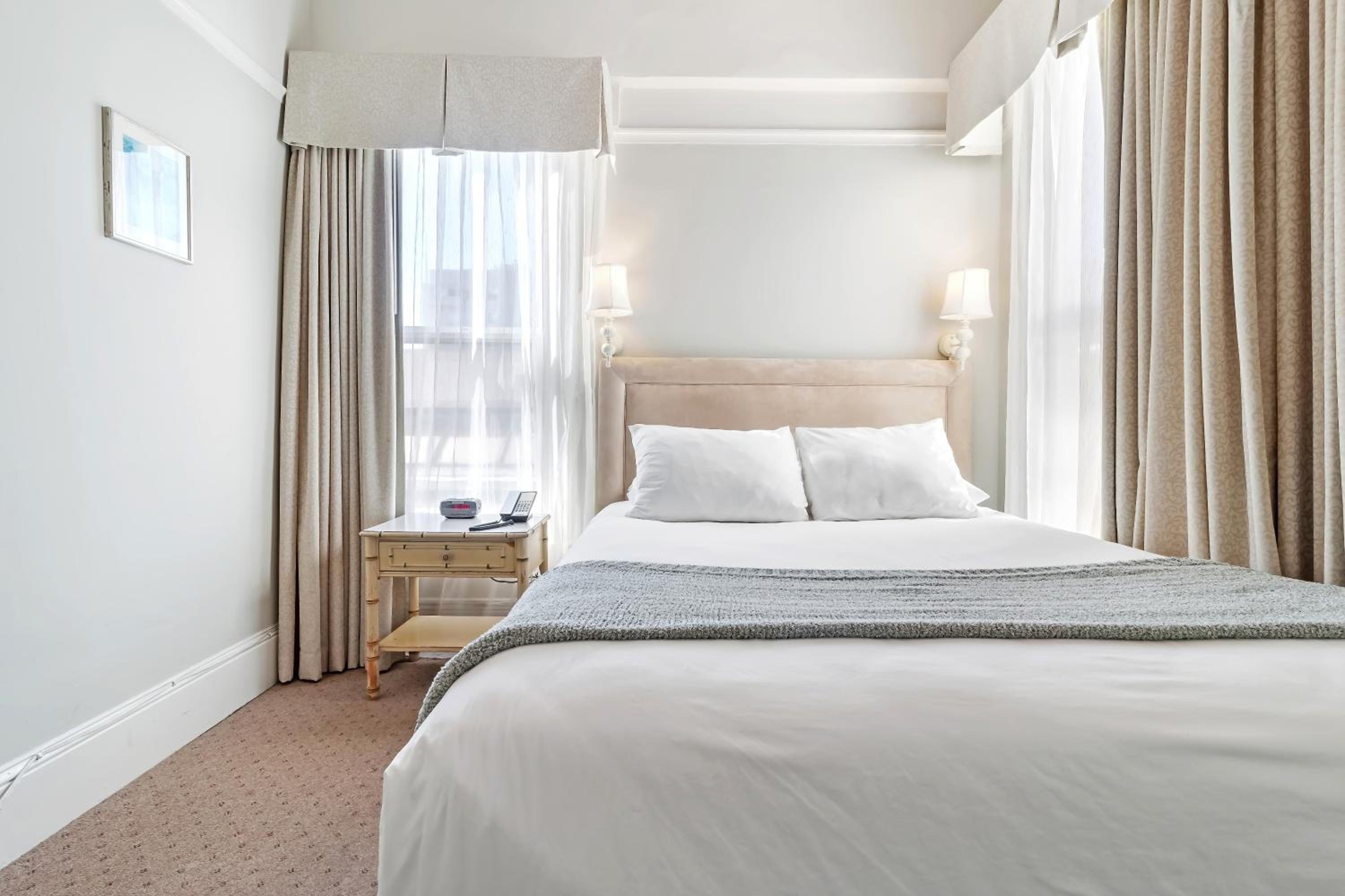 Standard Queen Room - Photo 1