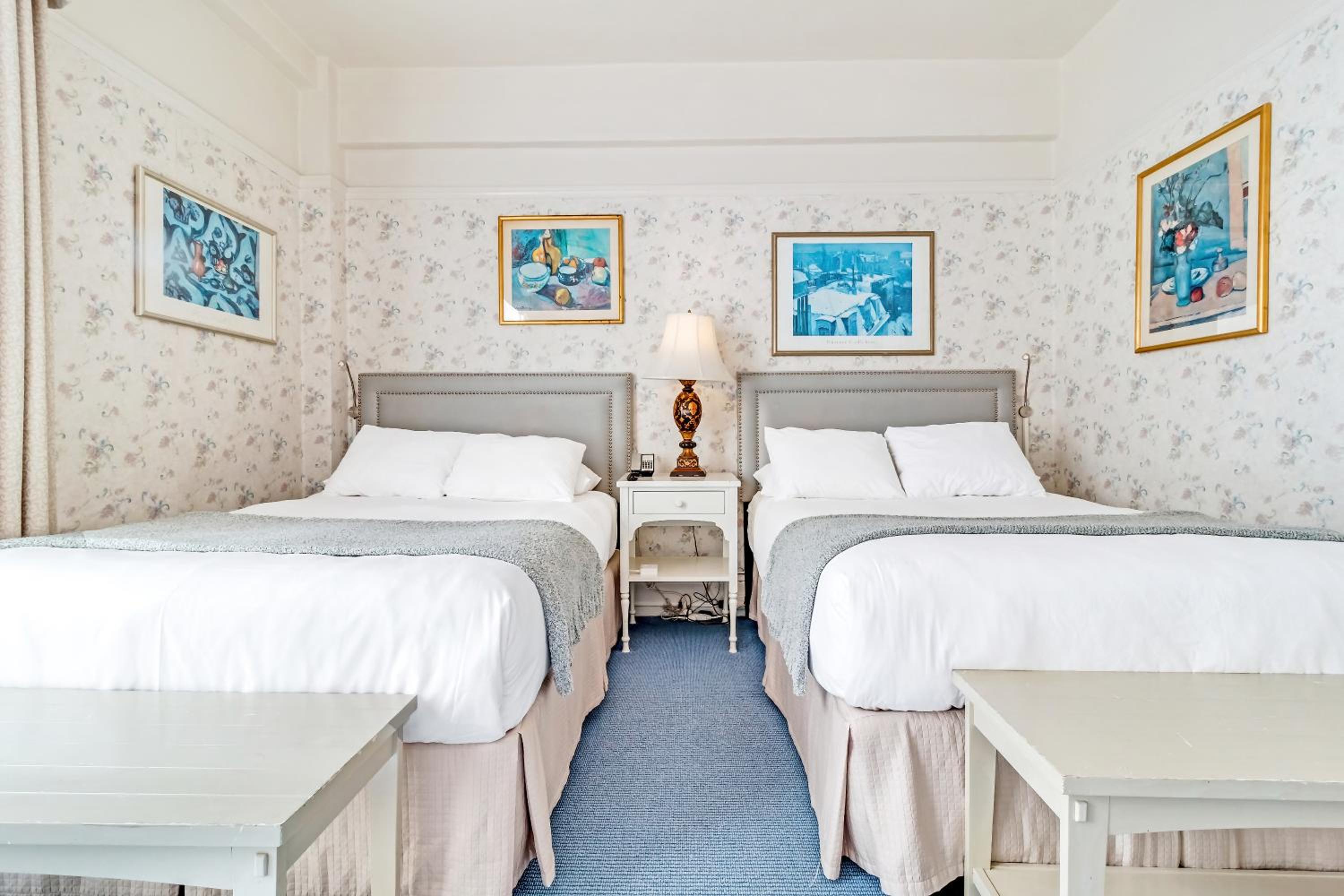 Deluxe Queen Room with Two Queen Beds - Photo 3