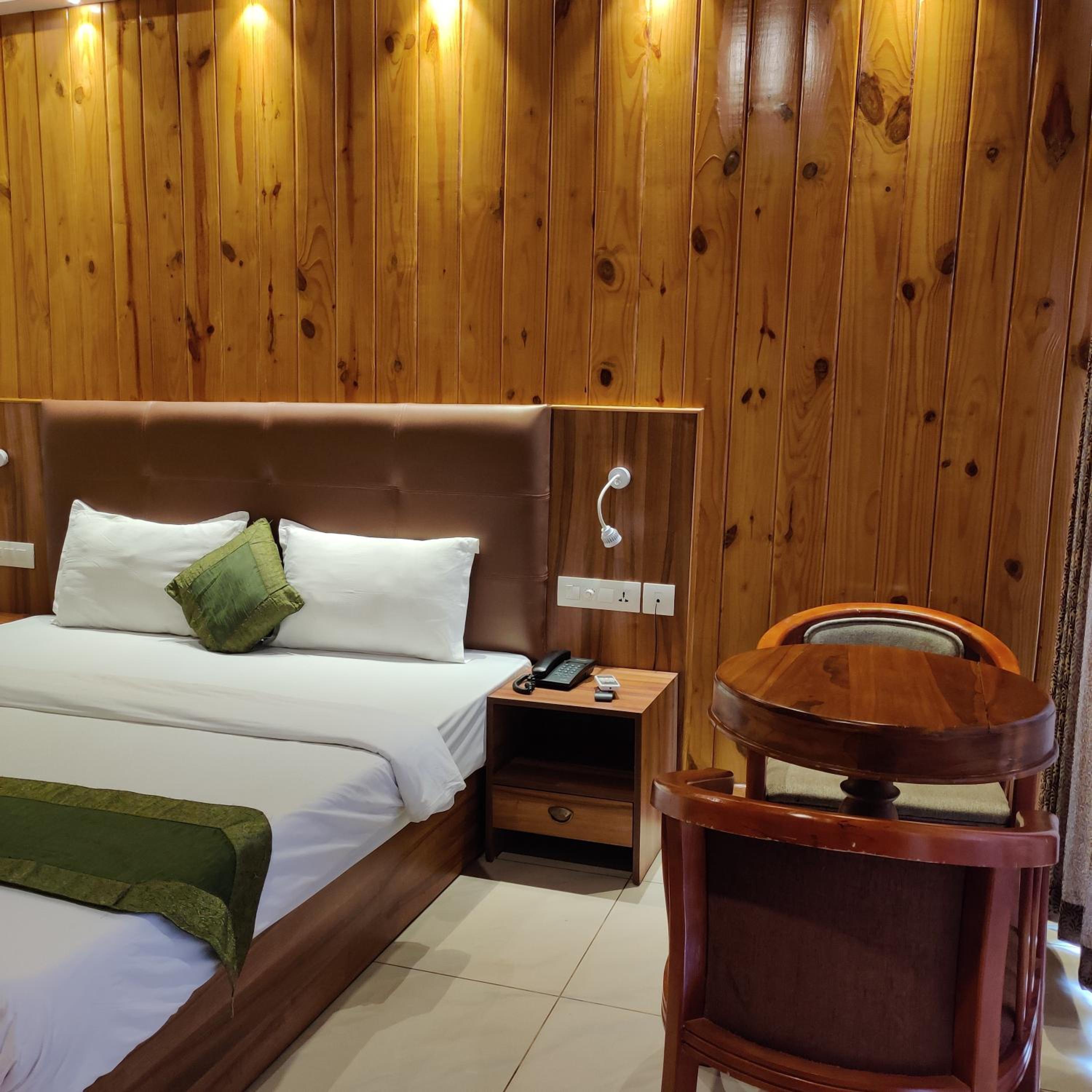 Executive Suite - Photo 5