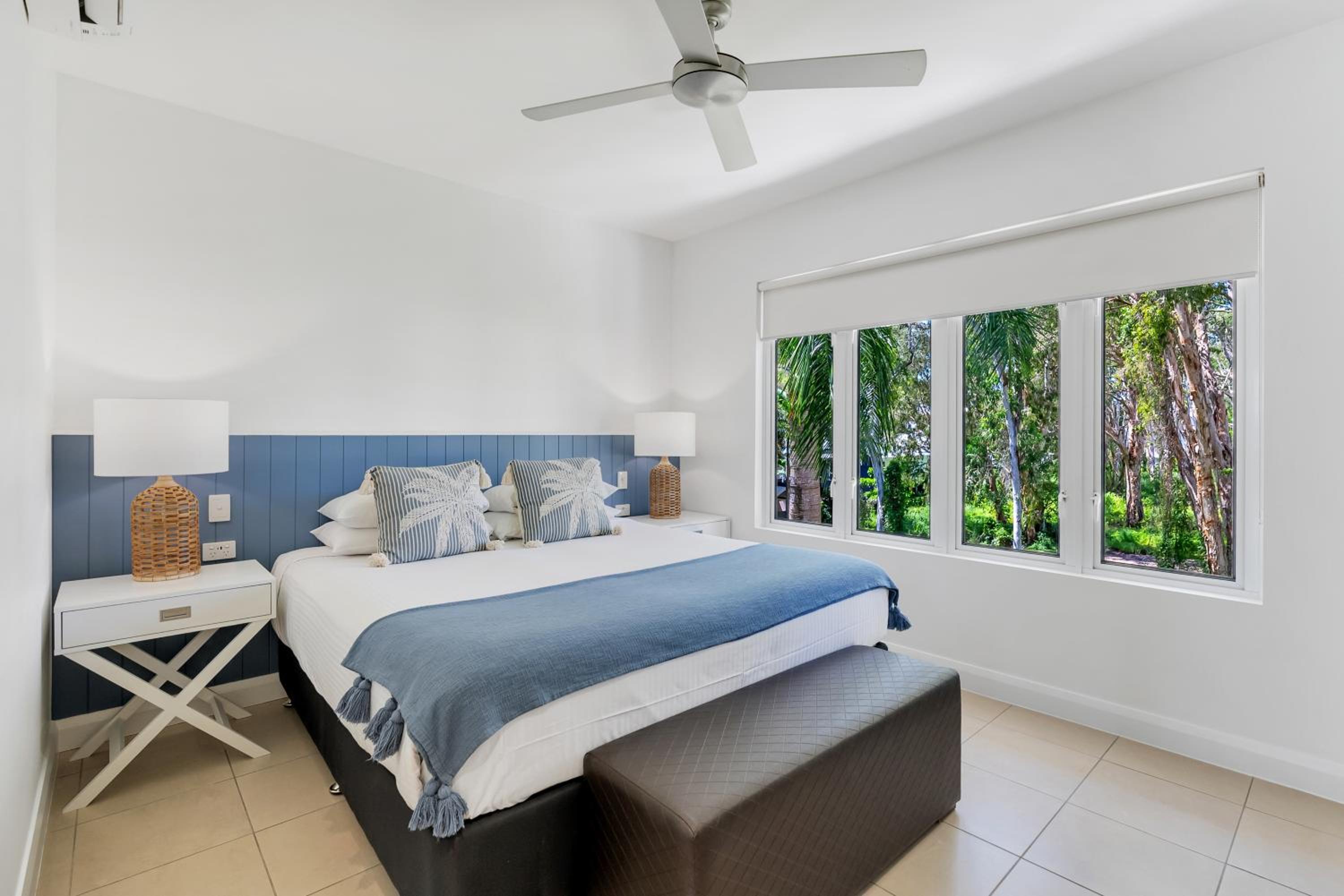 Poolview Two Bedroom Apartment with private rooftop spa