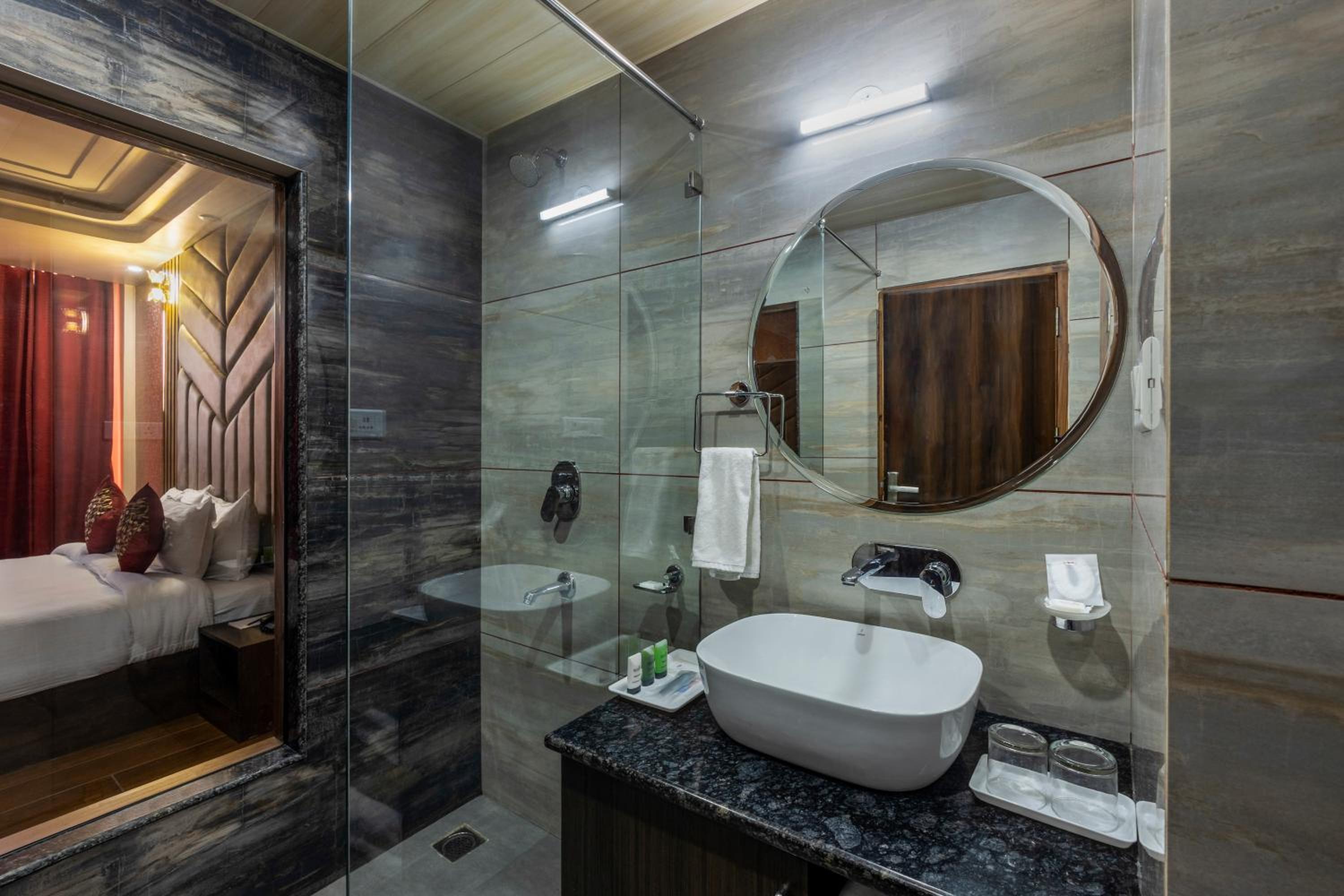 Premier Room With Balcony - Photo 5