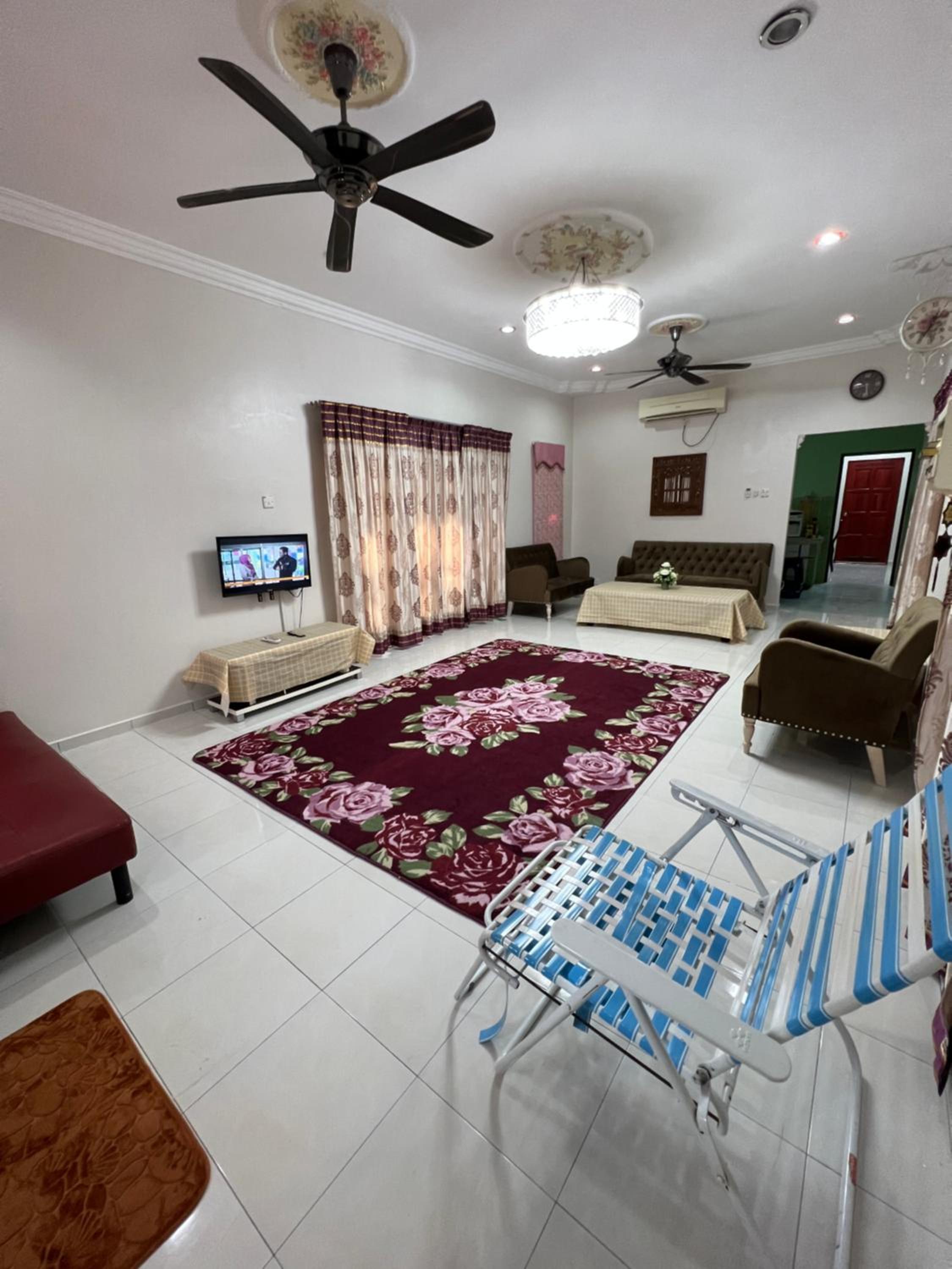 Three-Bedroom House photo 1