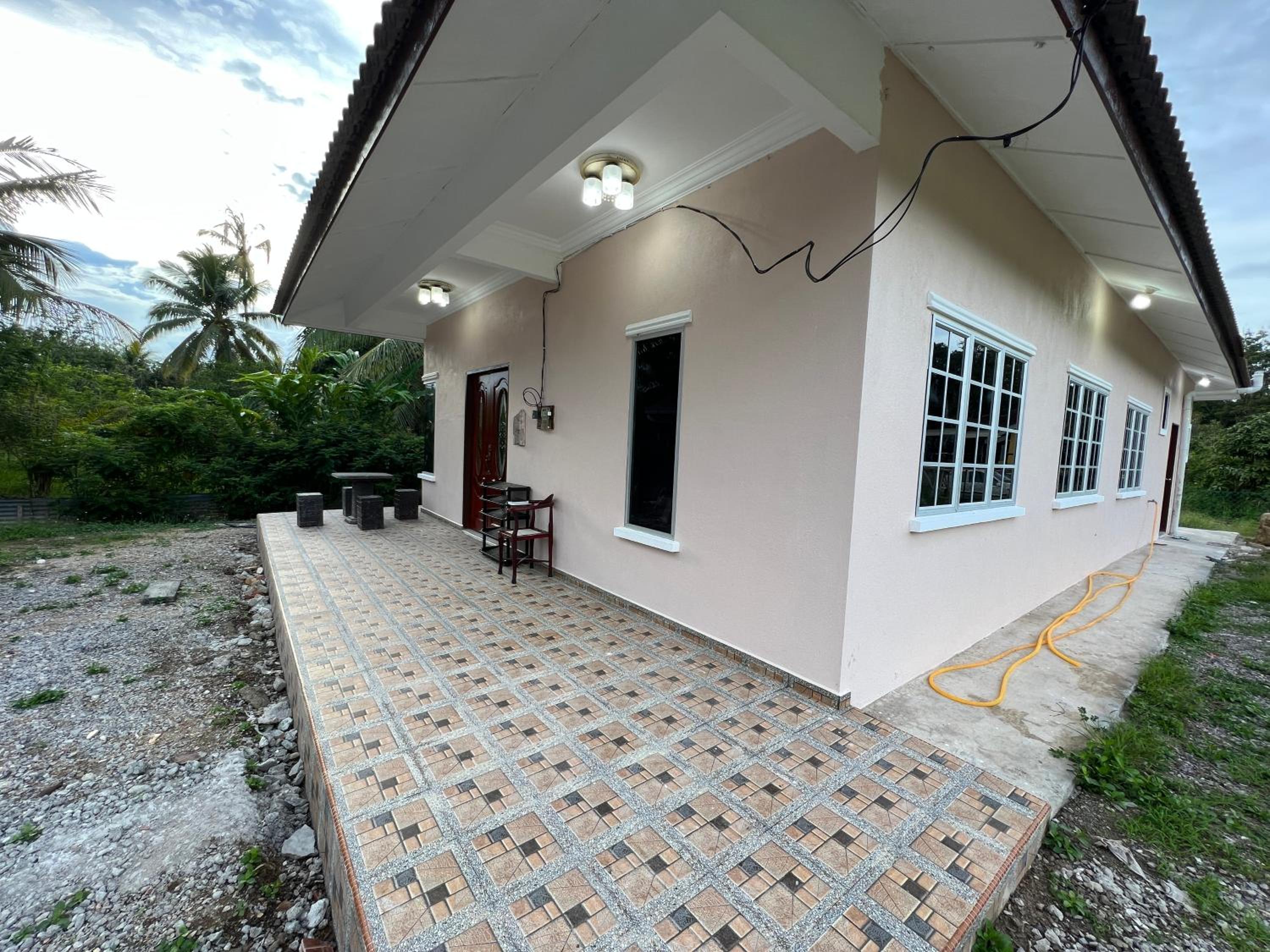 Three-Bedroom House photo 3