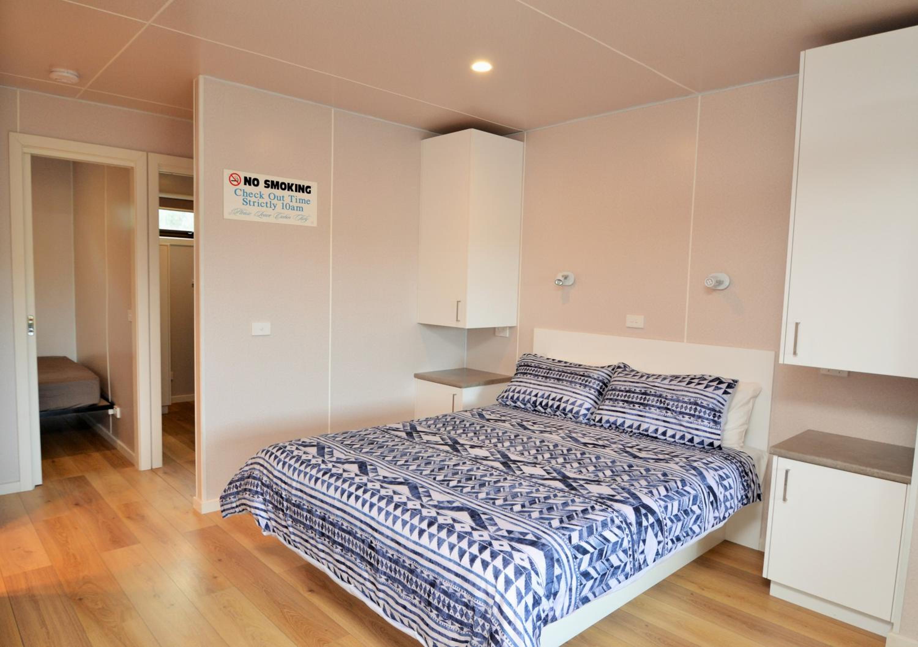 Deluxe Riverview Cabins photo 1