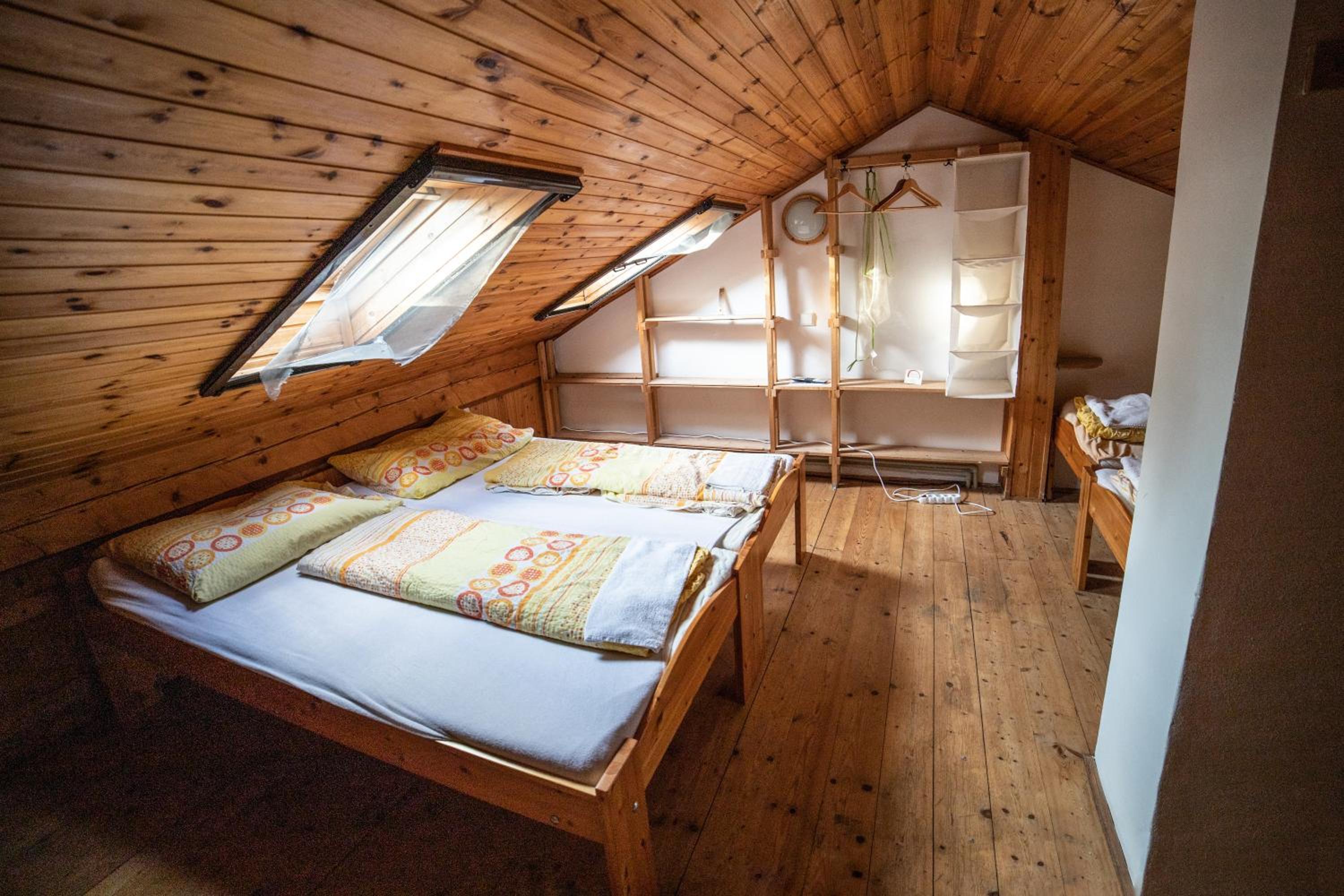 Quintuple Room with Shared Bathroom photo 3