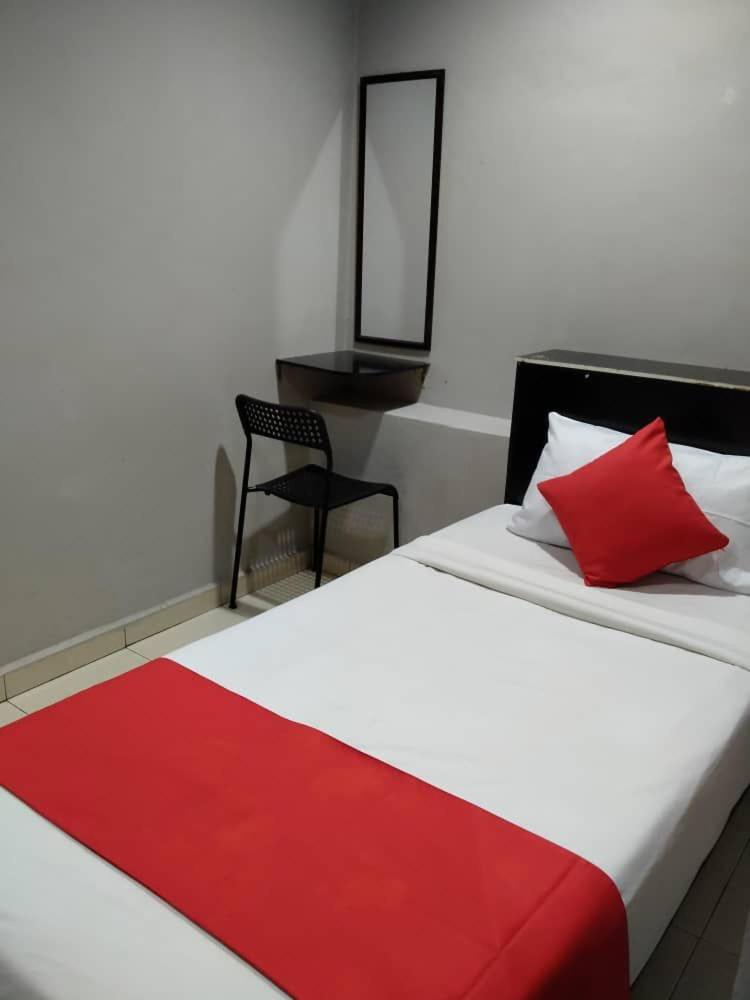 Standard Single Room - Photo 7