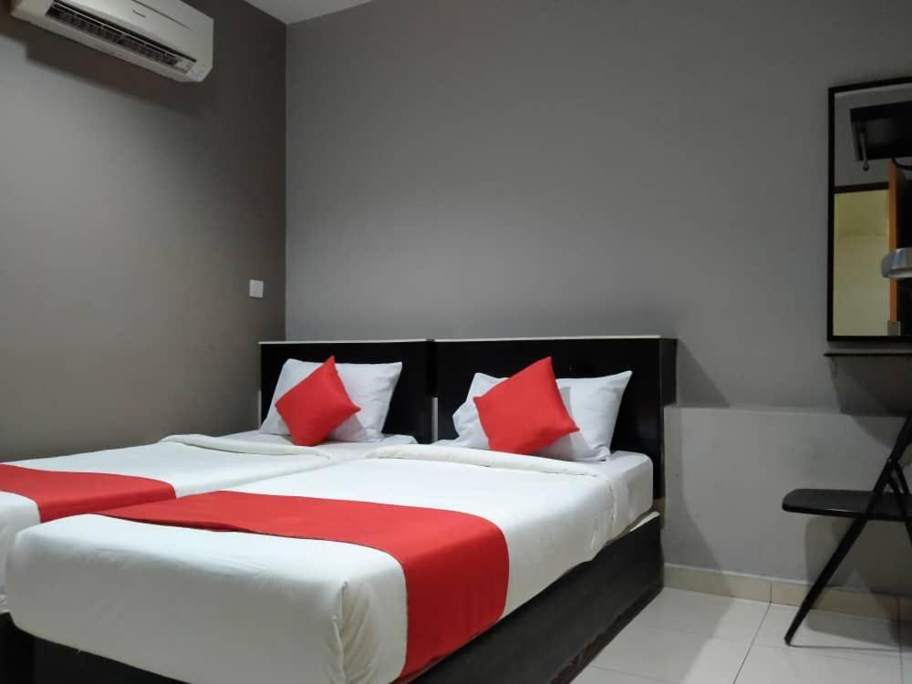 Standard Twin Room - Photo 5