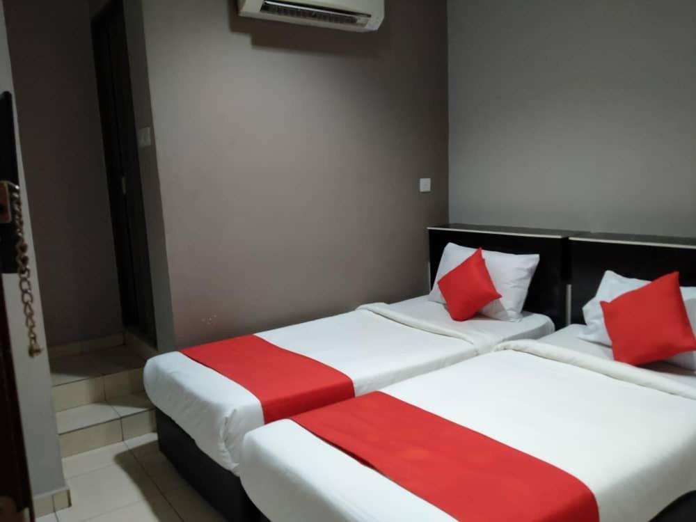 Standard Twin Room - Photo 3