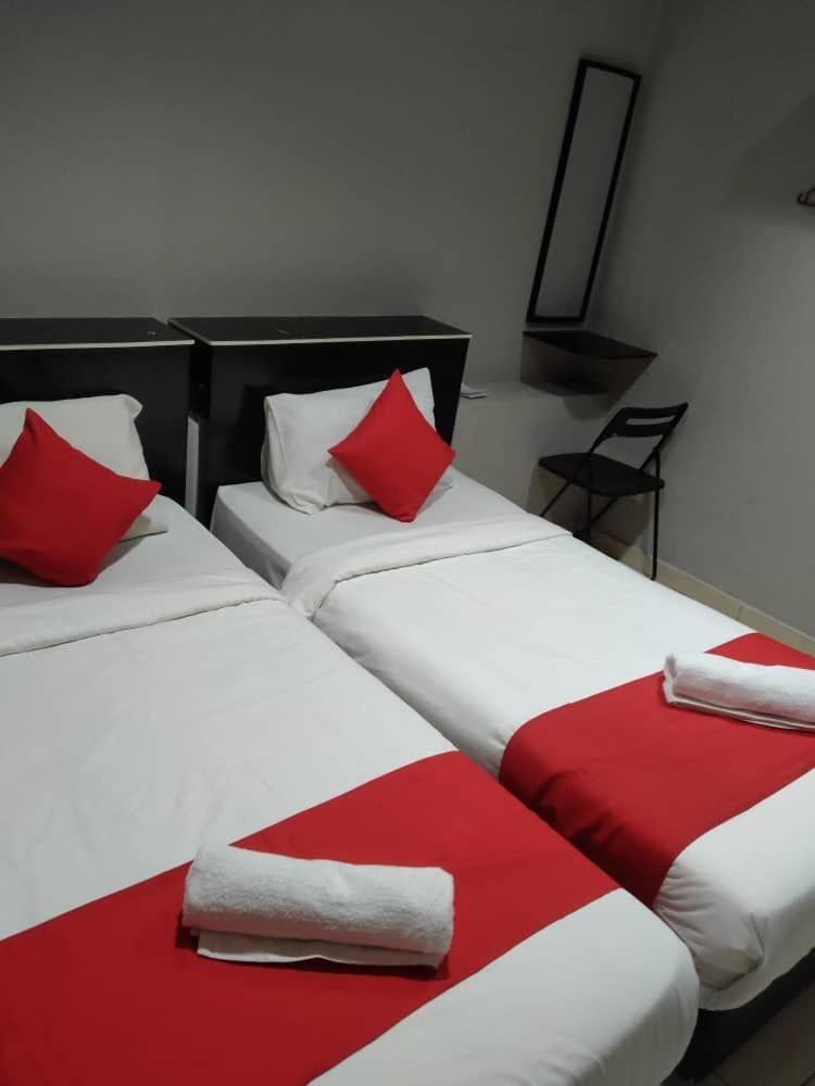 Standard Twin Room - Photo 4