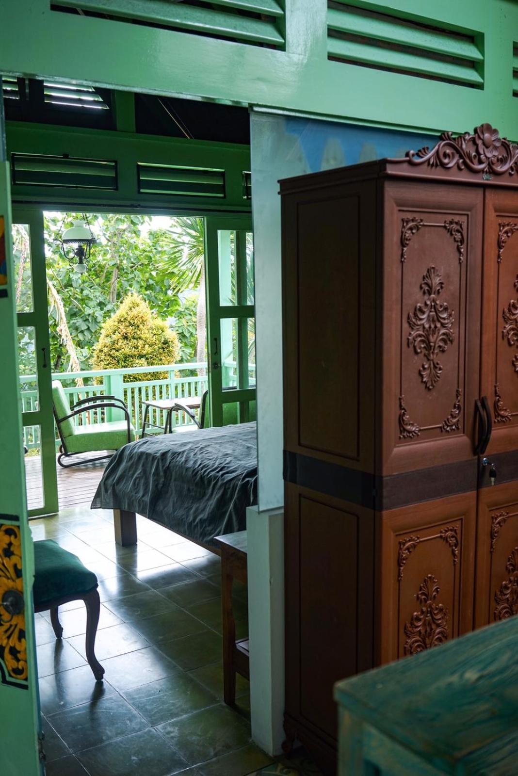 Studio with Garden View