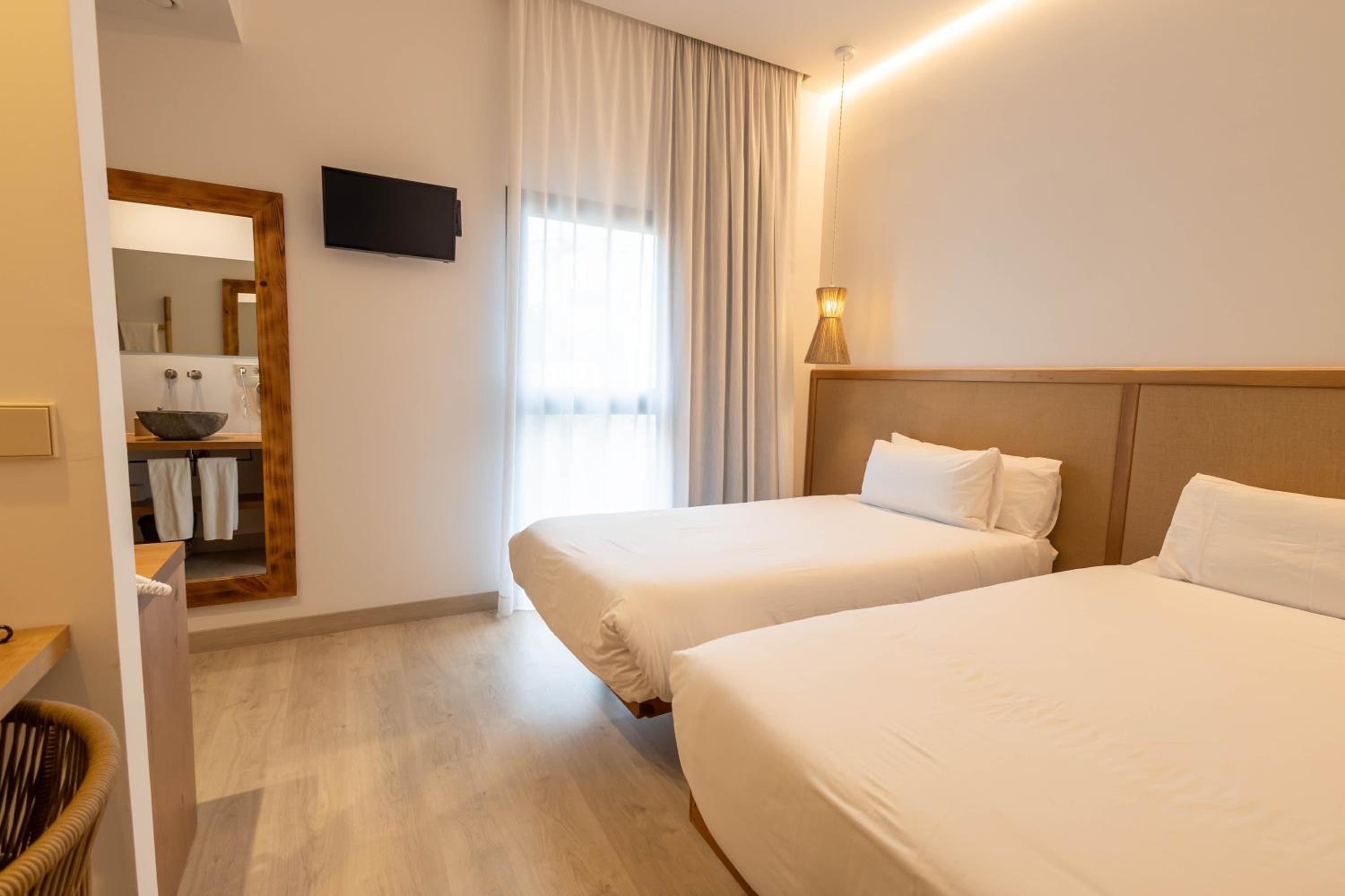 Double Twin Room