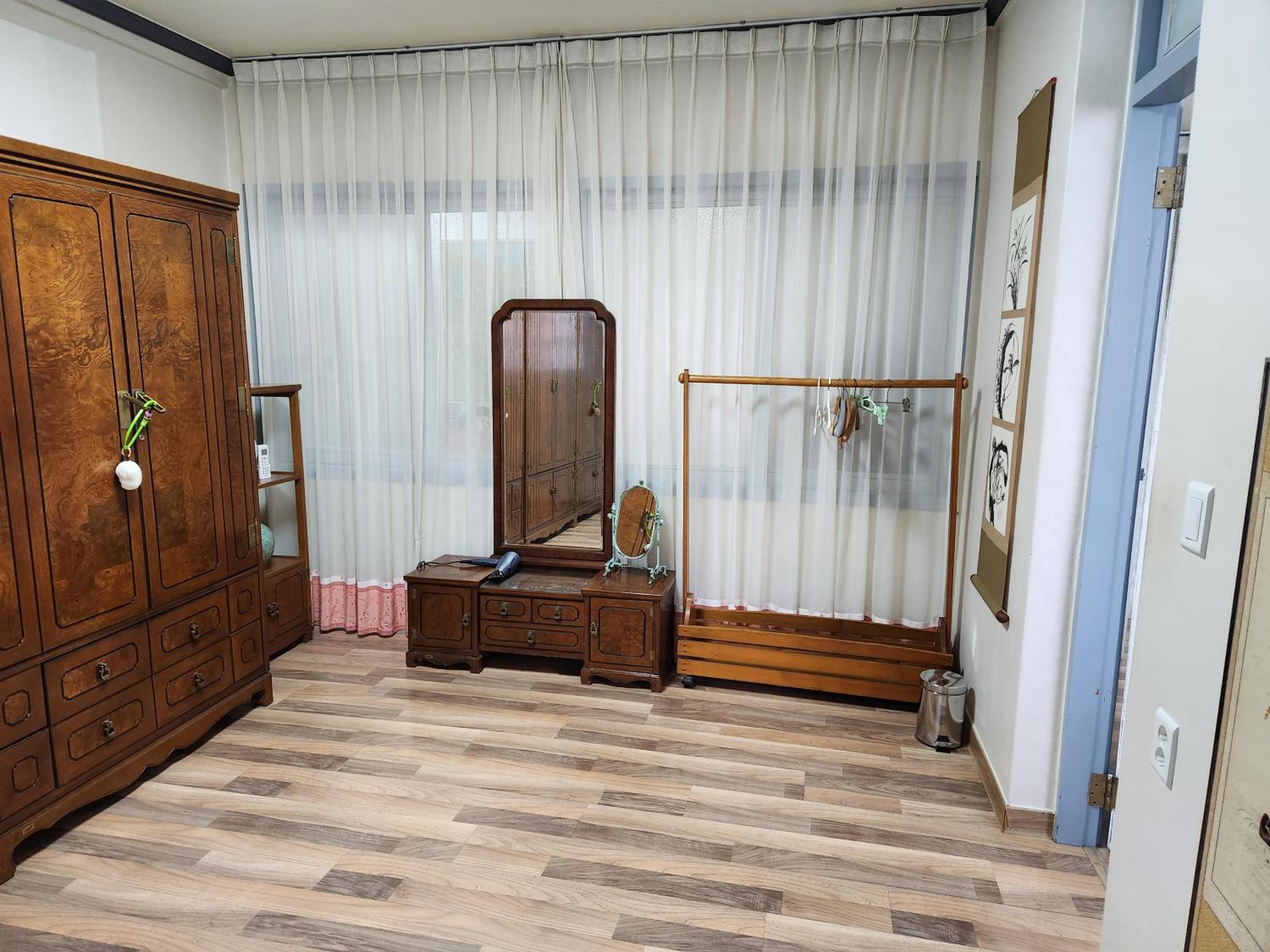 Superior Family Room photo 2