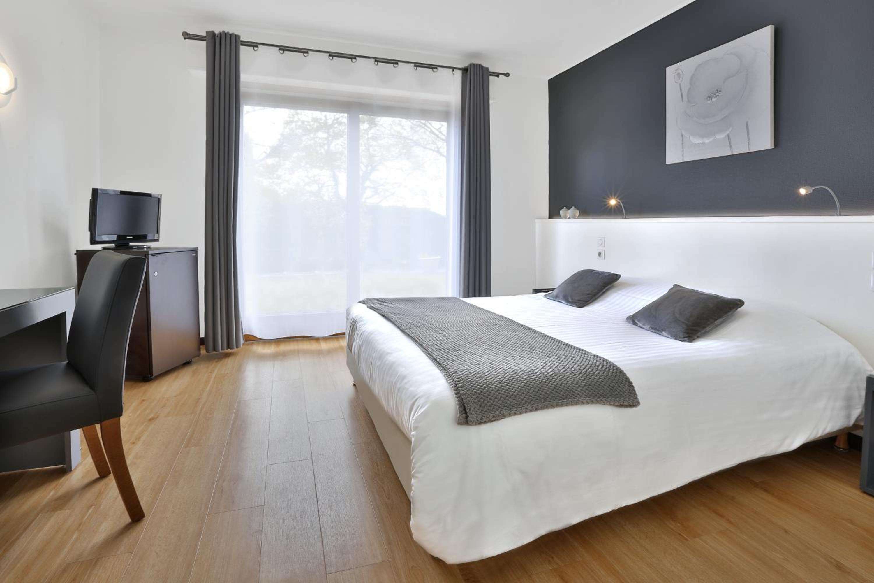 Chambre Double, côté cour végétalisée, terrasse