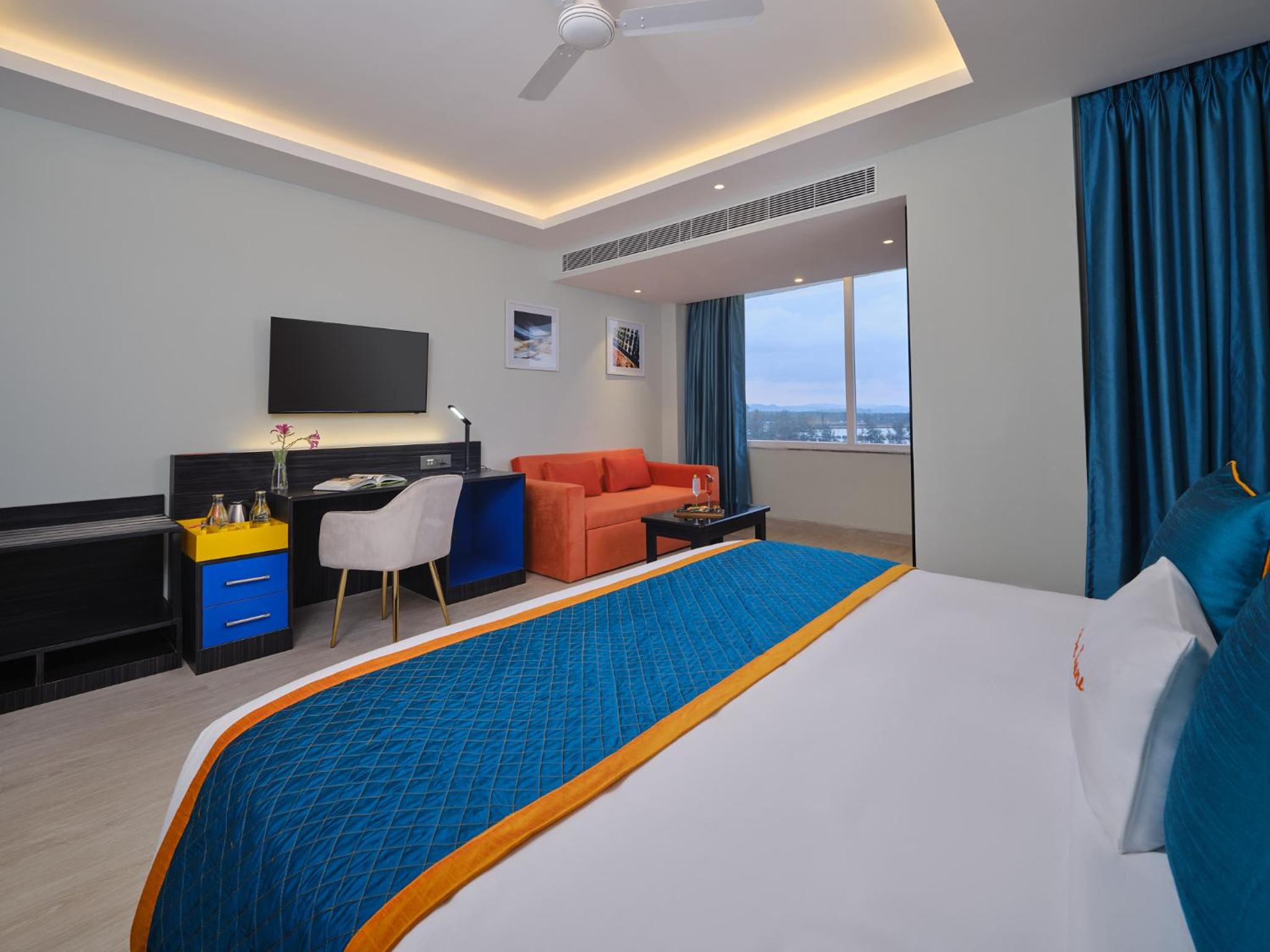 Deluxe King Room photo 3