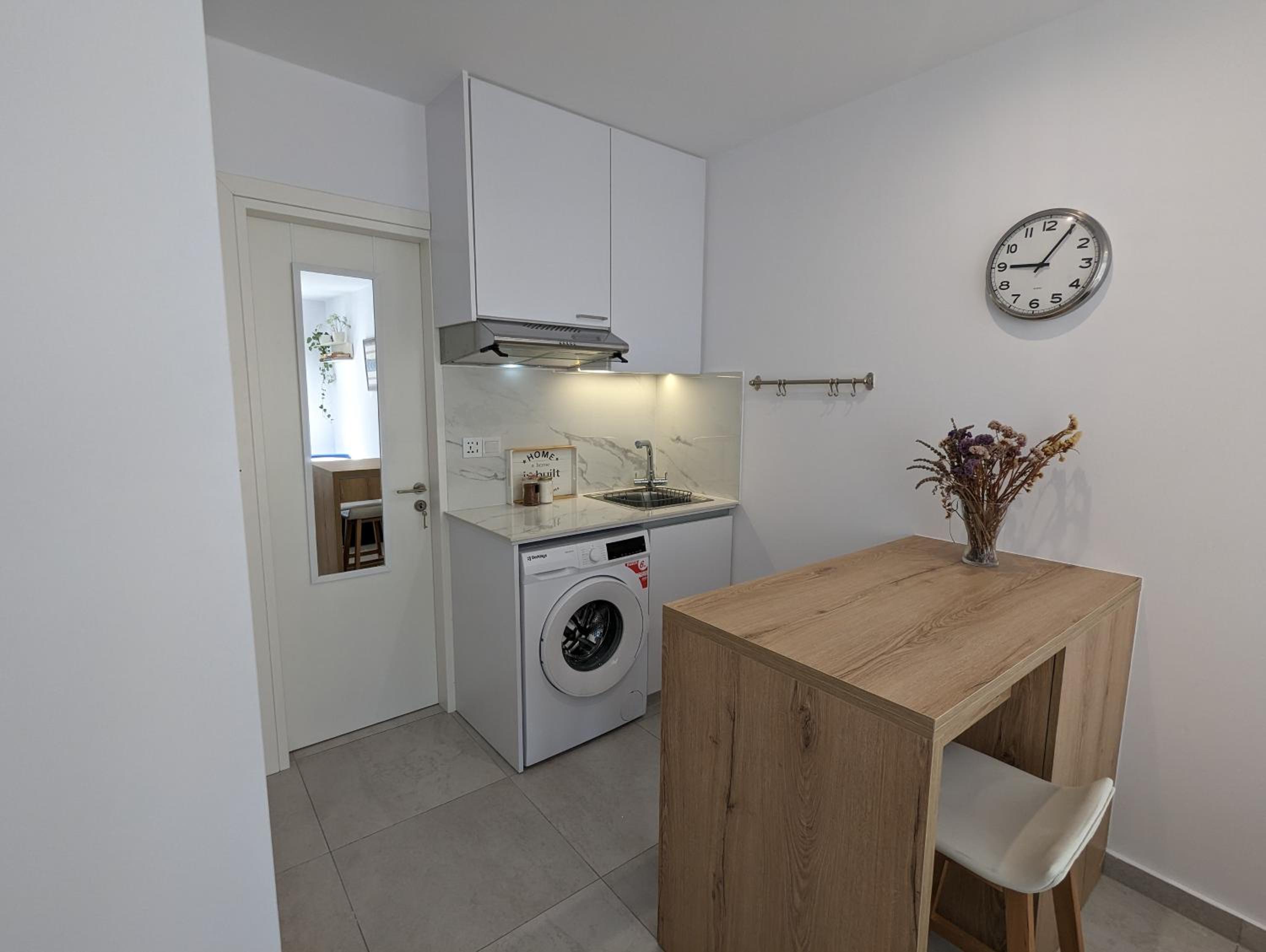 Studio Apartment - Photo 11