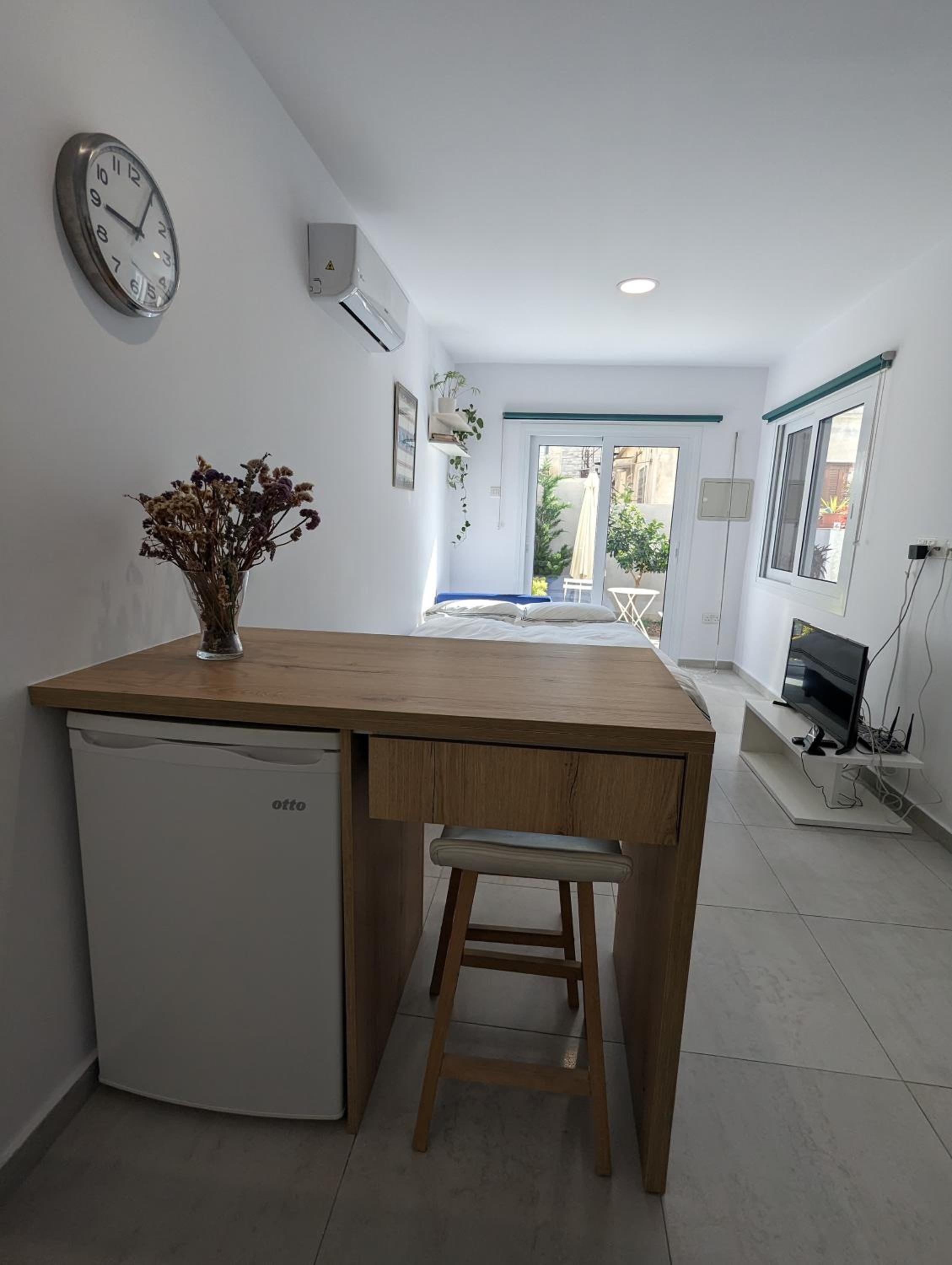 Studio Apartment - Photo 12