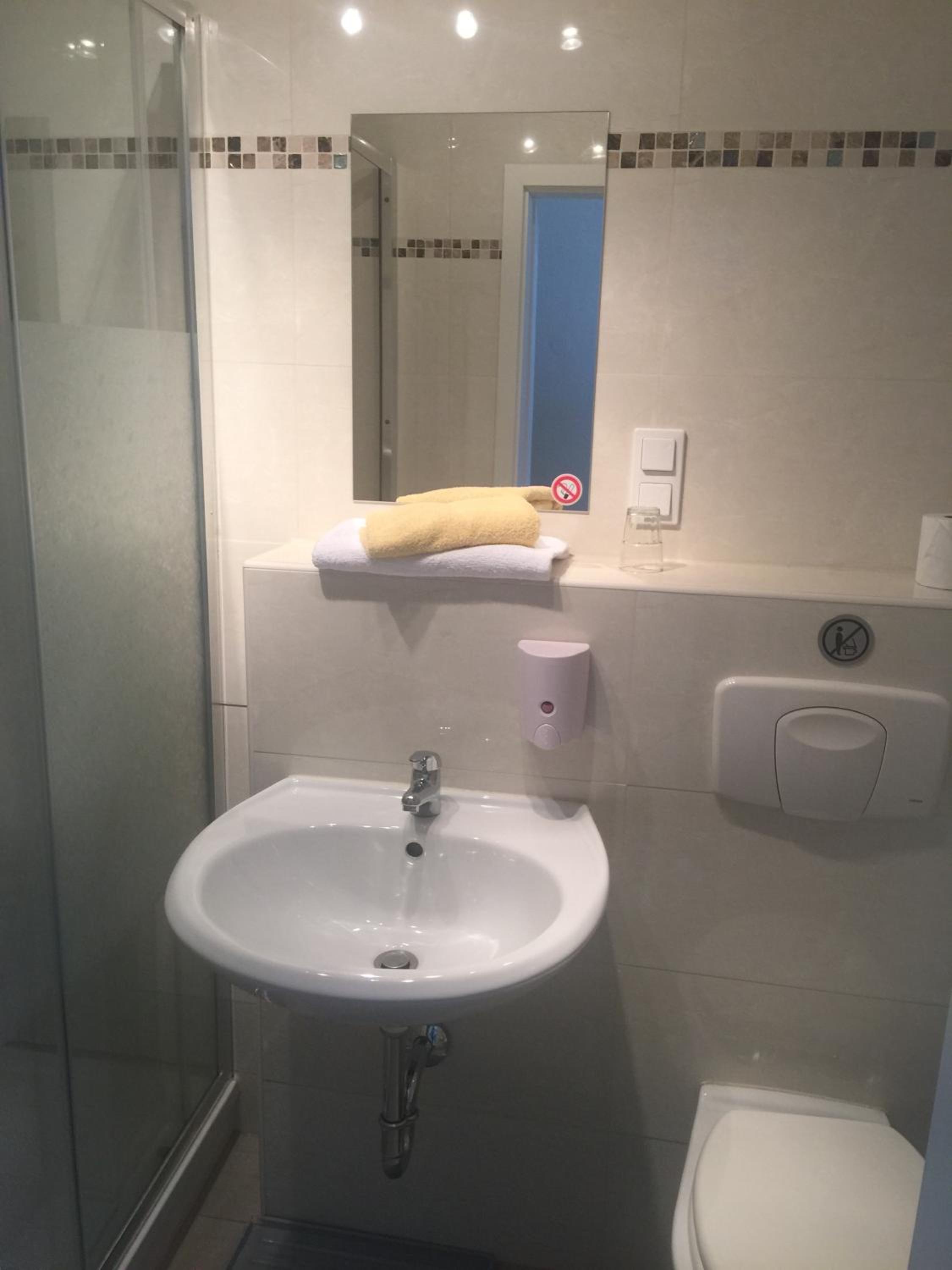 Single Room with Shower photo 3