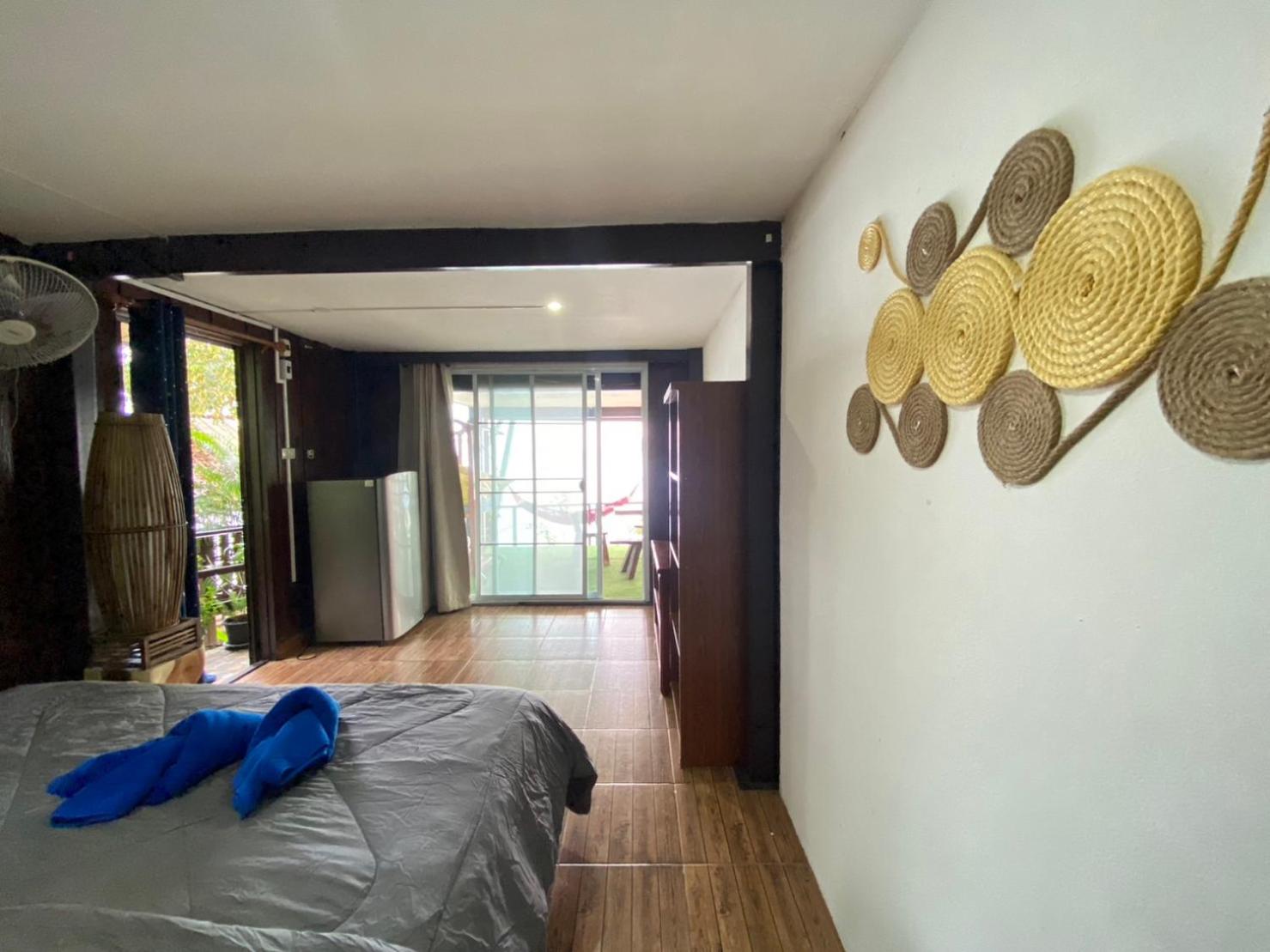 Deluxe Double Room with Balcony and Sea View - Photo 4
