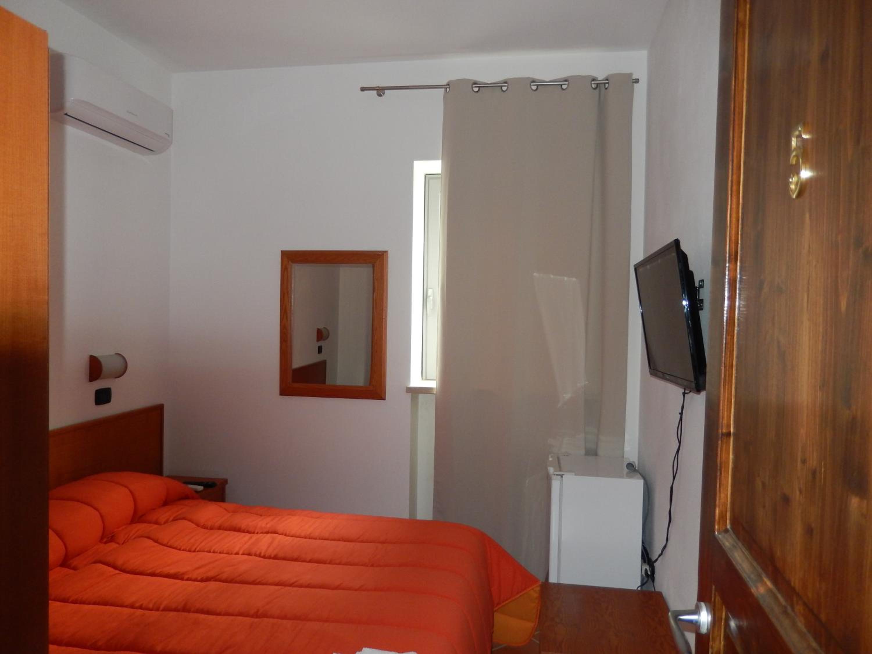 Large Single Room photo 2