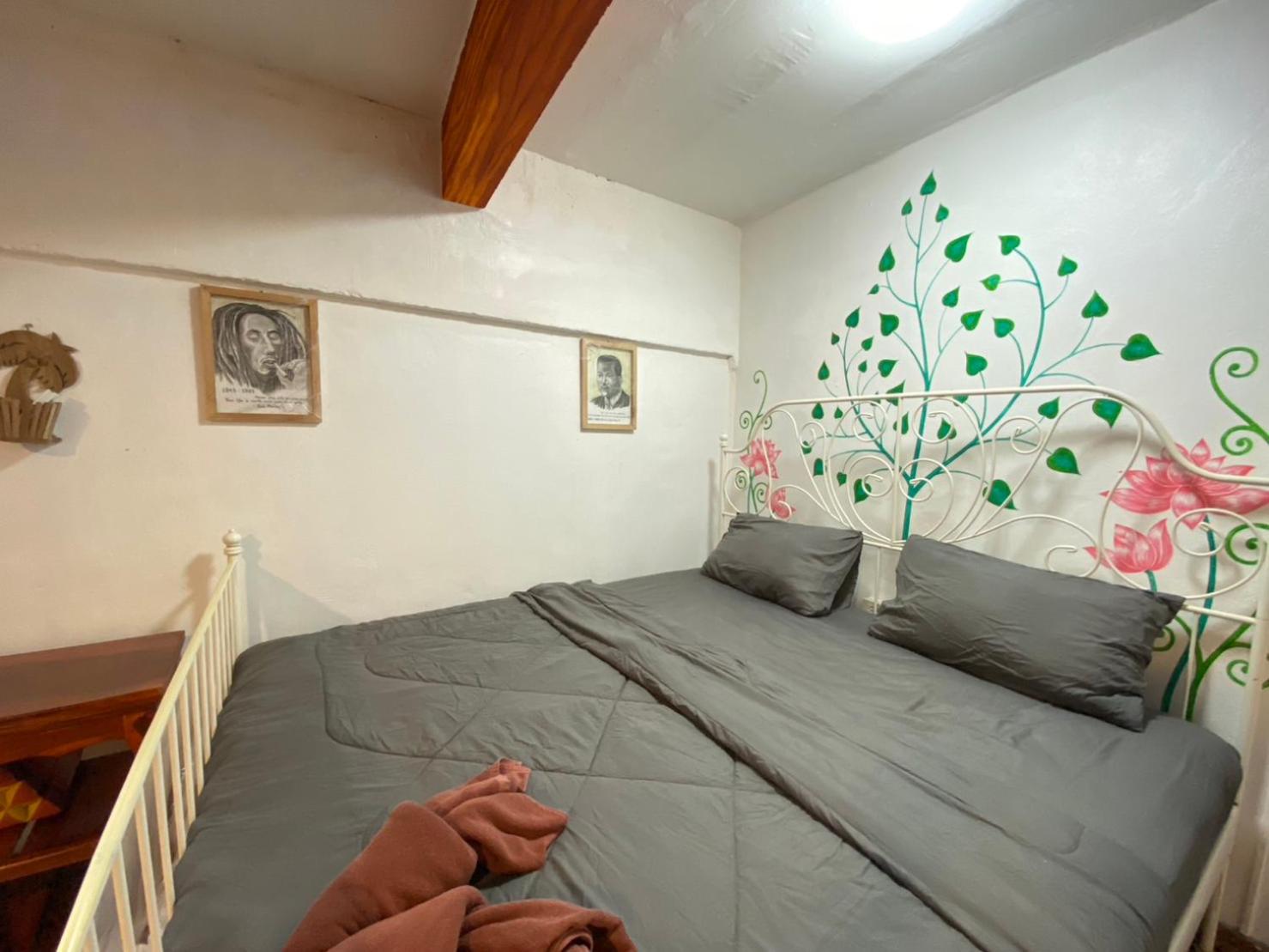 Family Room with Private Bathroom - Photo 9