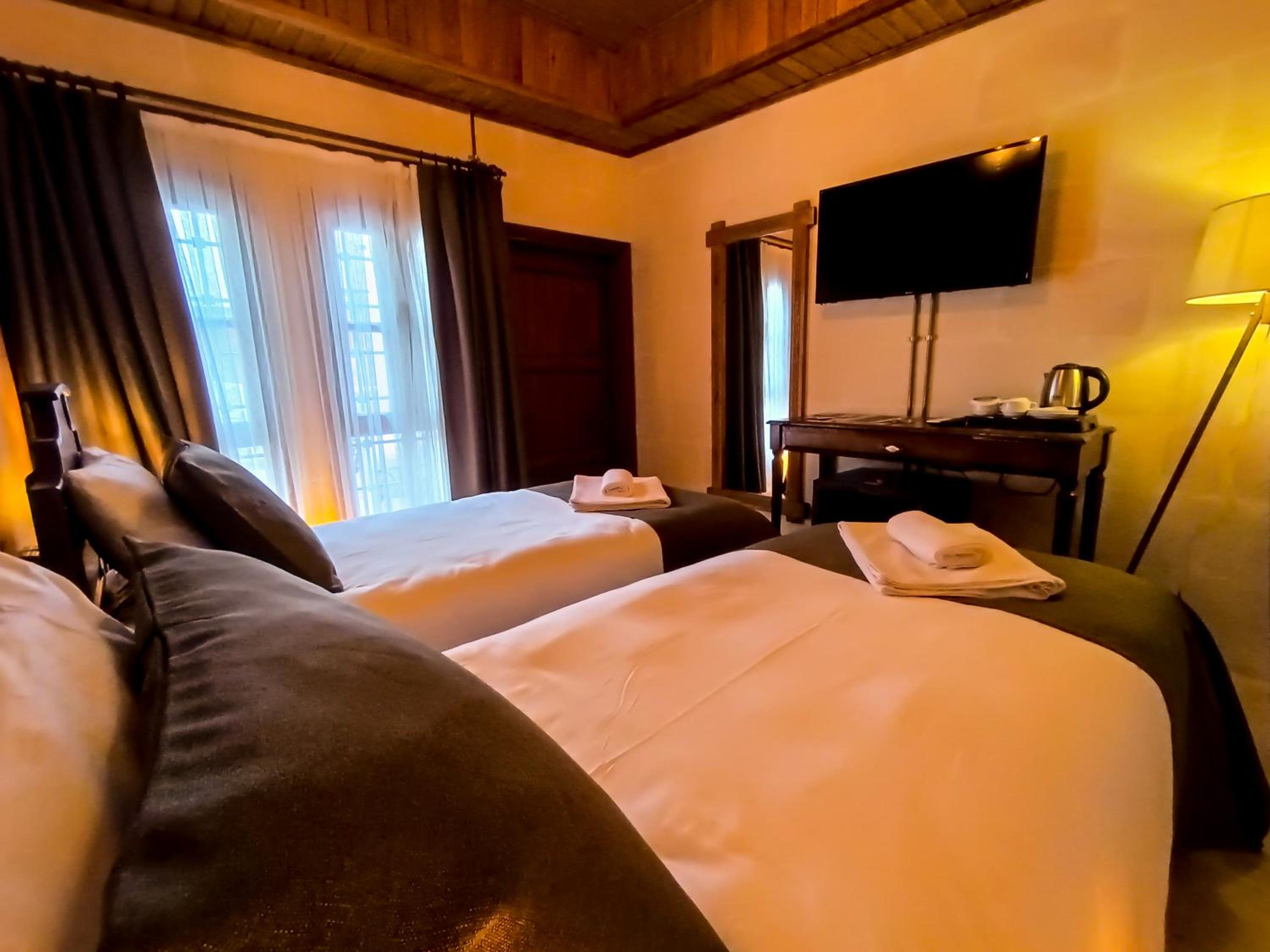 Standard Twin Room - Photo 7