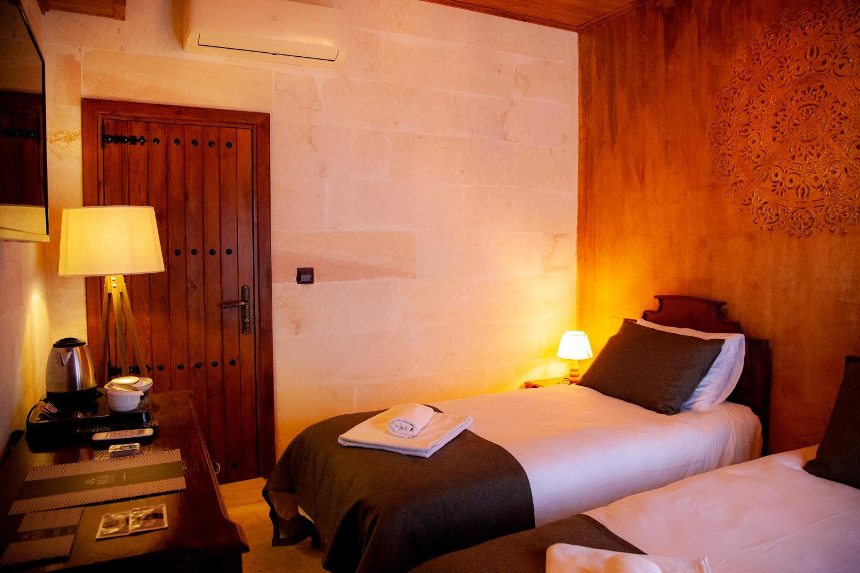 Standard Twin Room - Photo 5