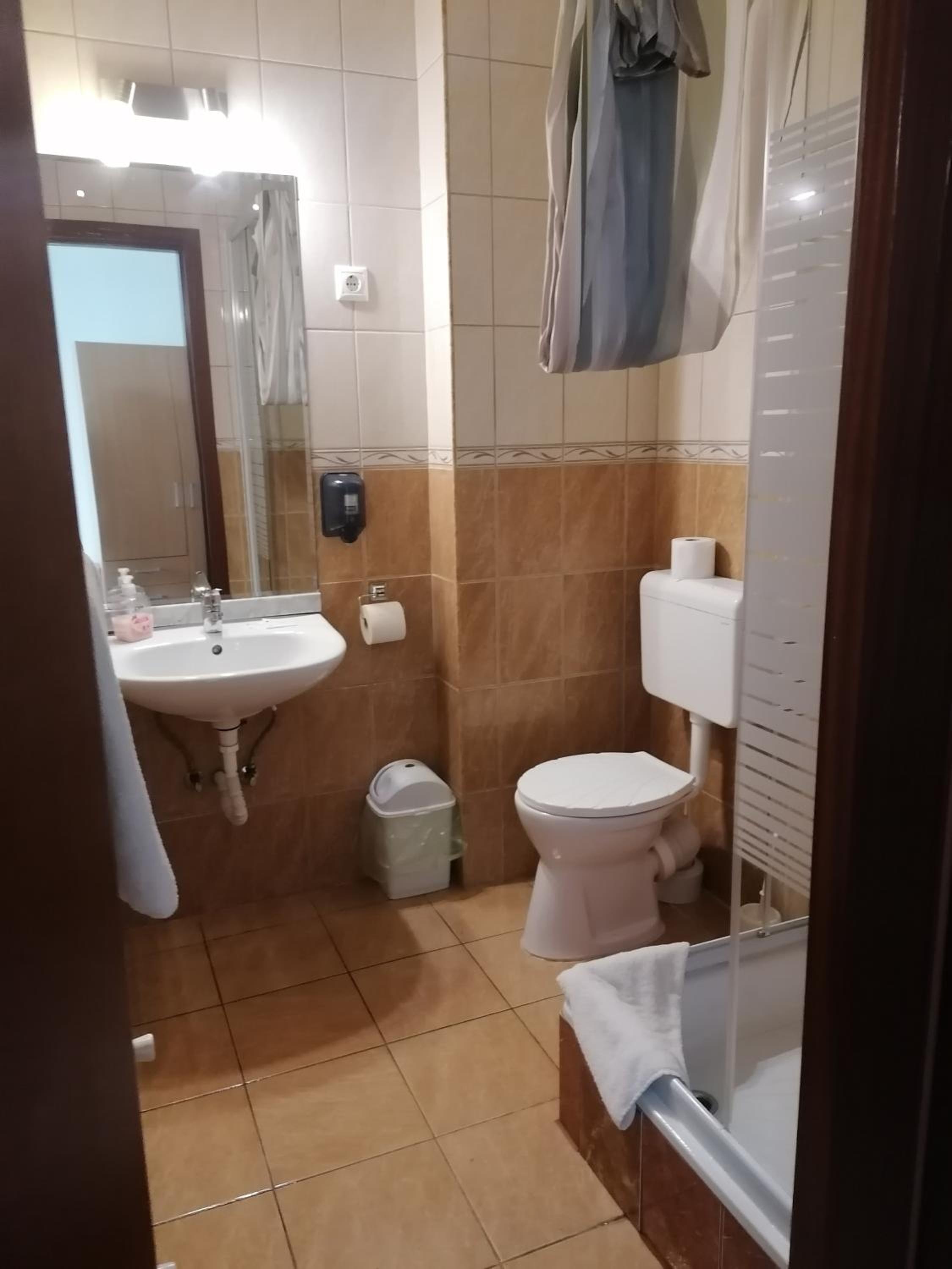 Double or Twin Room - Photo 3