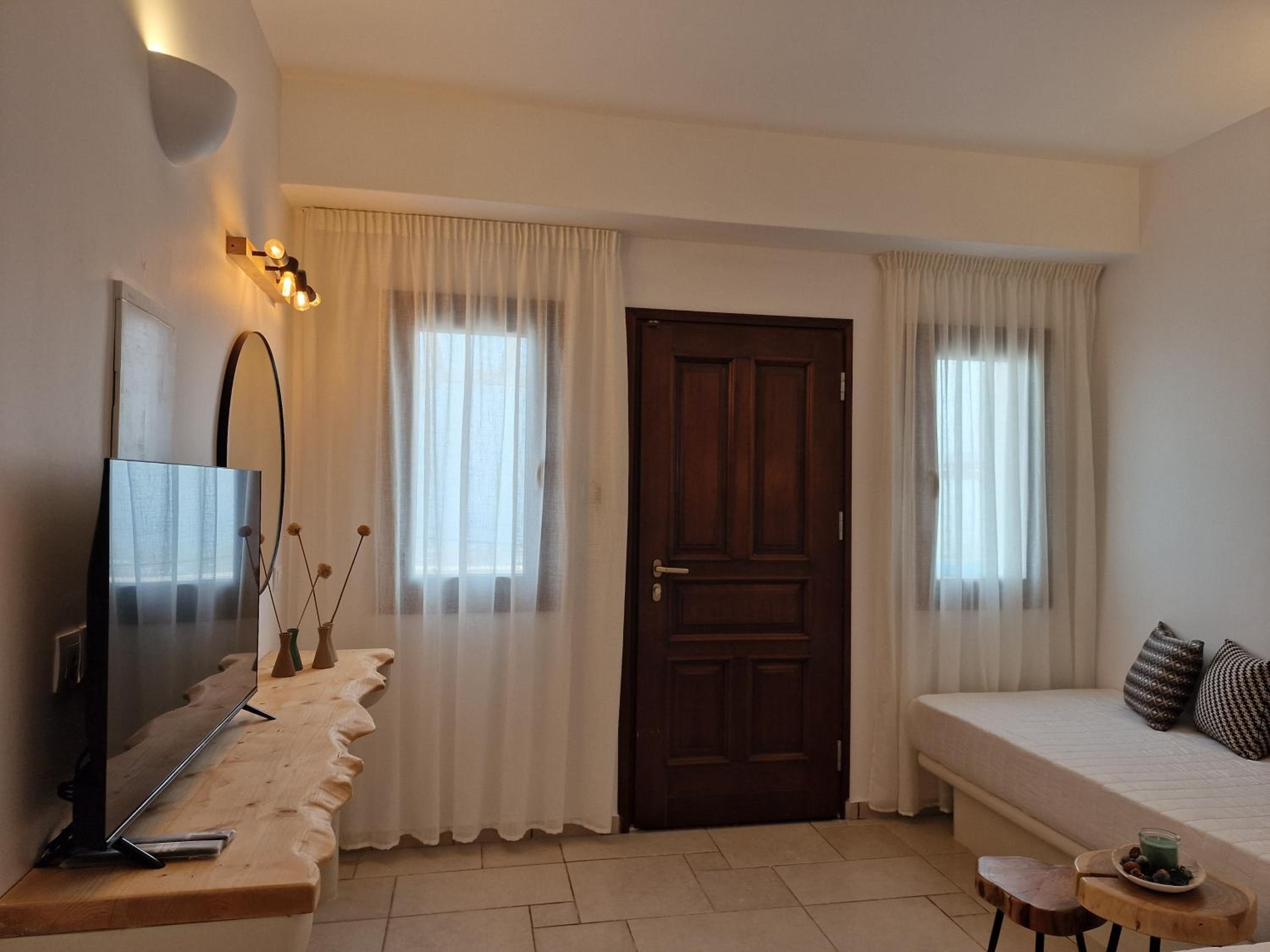 Suite with Shared Pool and Sea View - Photo 14
