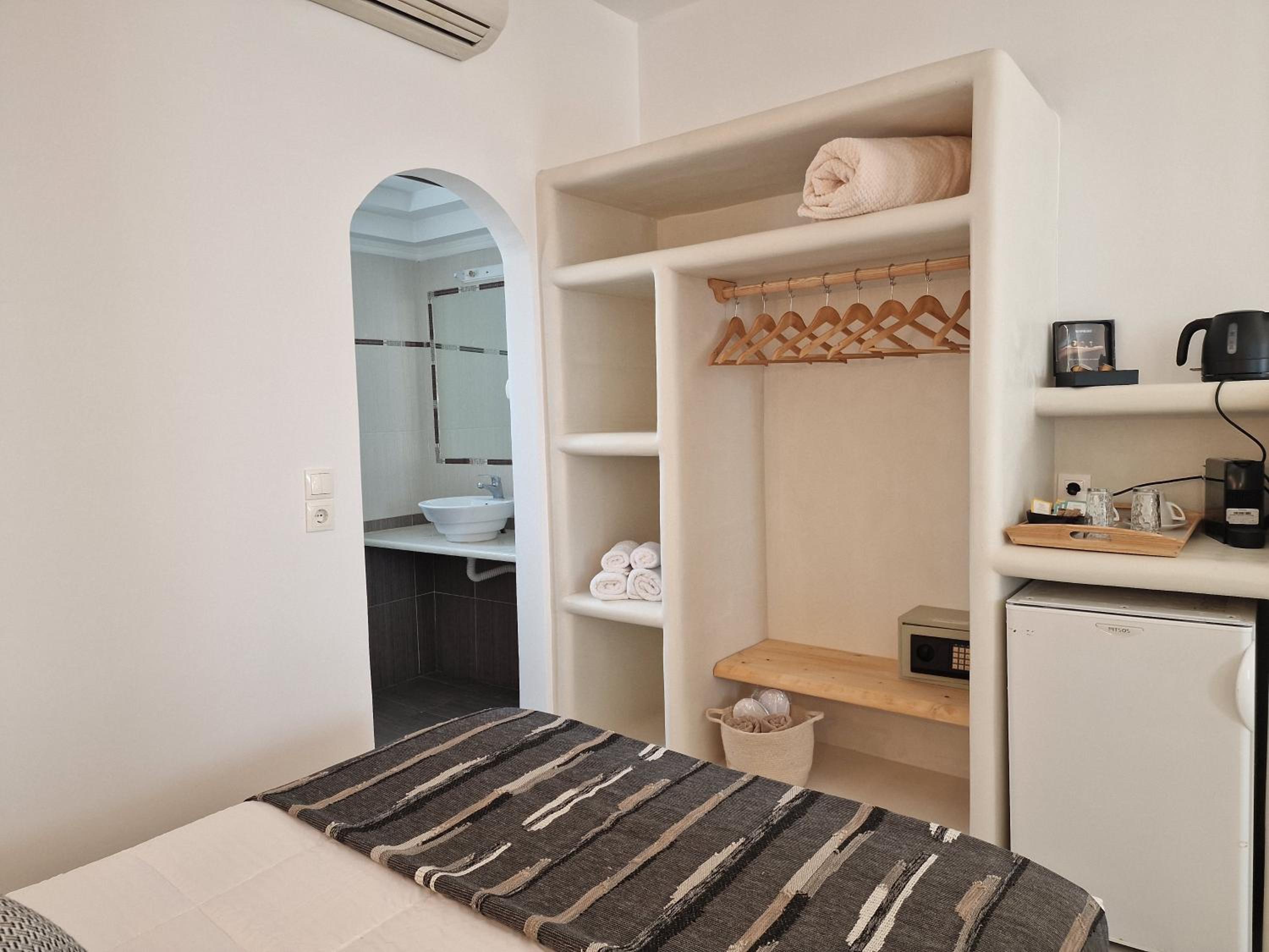 Suite with Shared Pool and Sea View - Photo 6