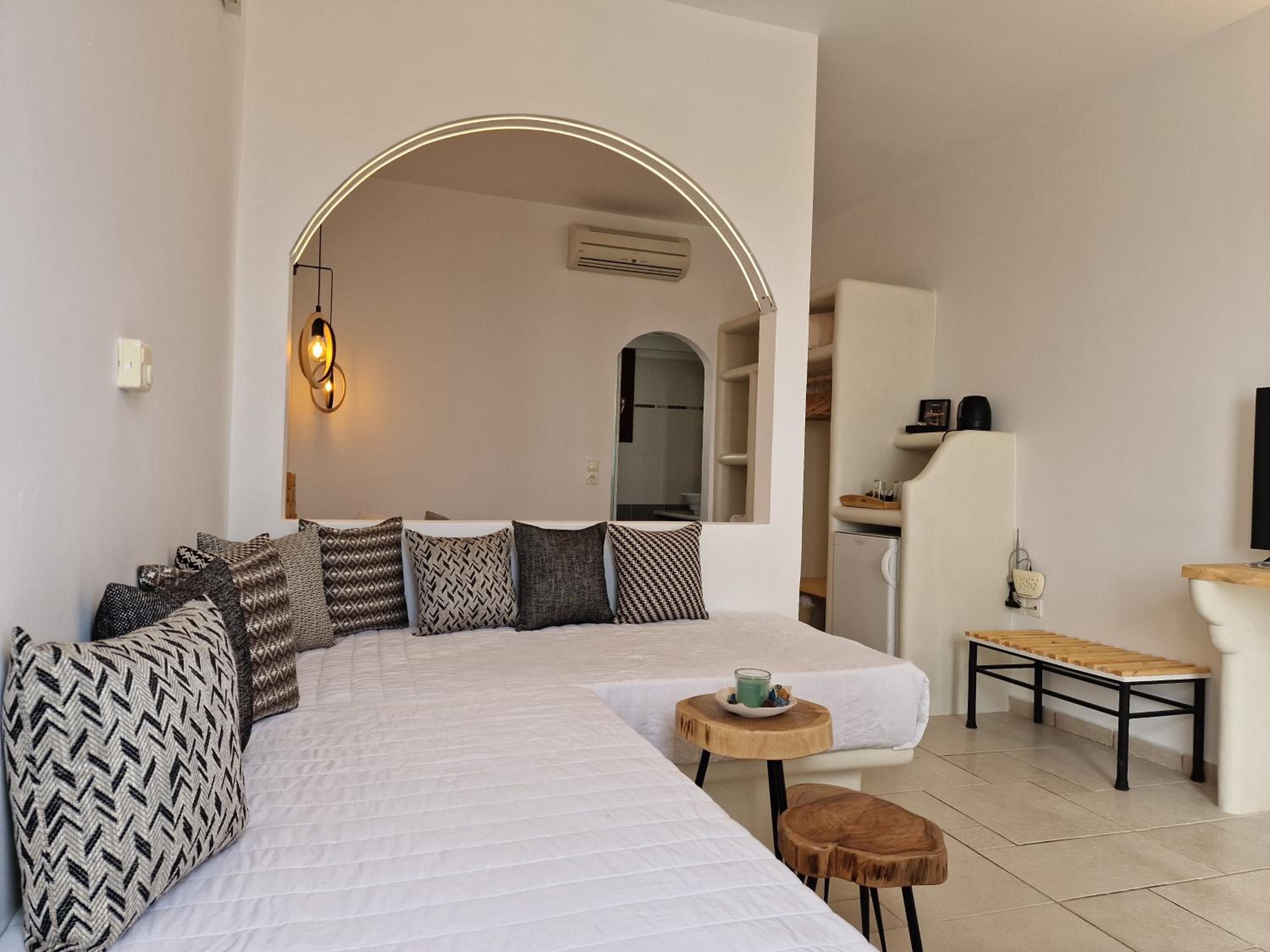Suite with Shared Pool and Sea View - Photo 2