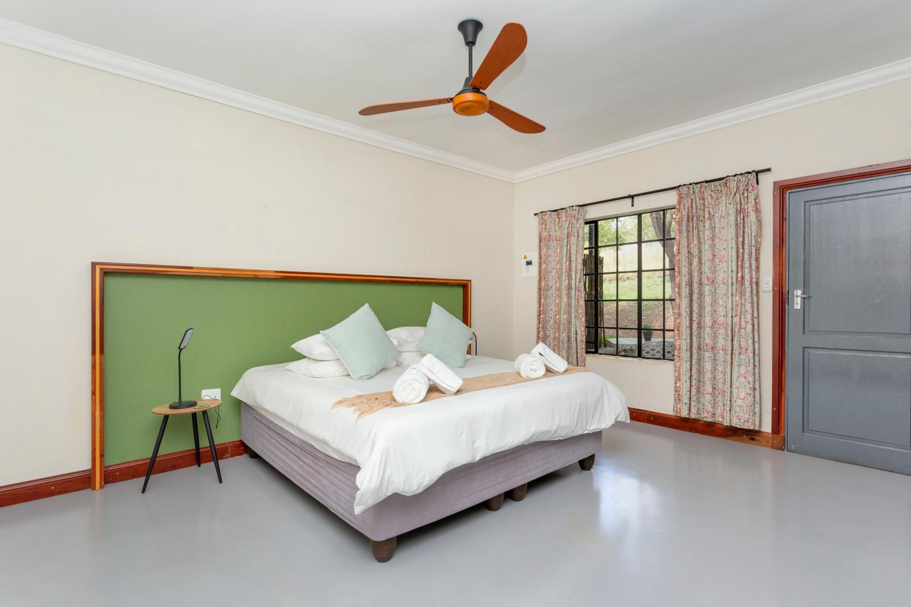 King Room with Balcony photo 2