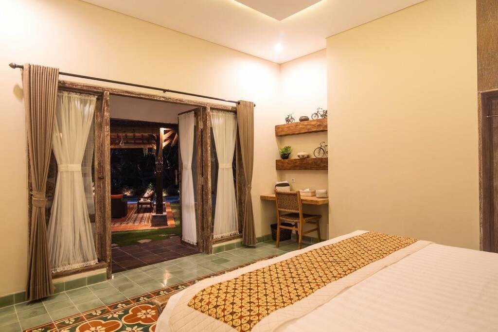 Villa - Photo 1